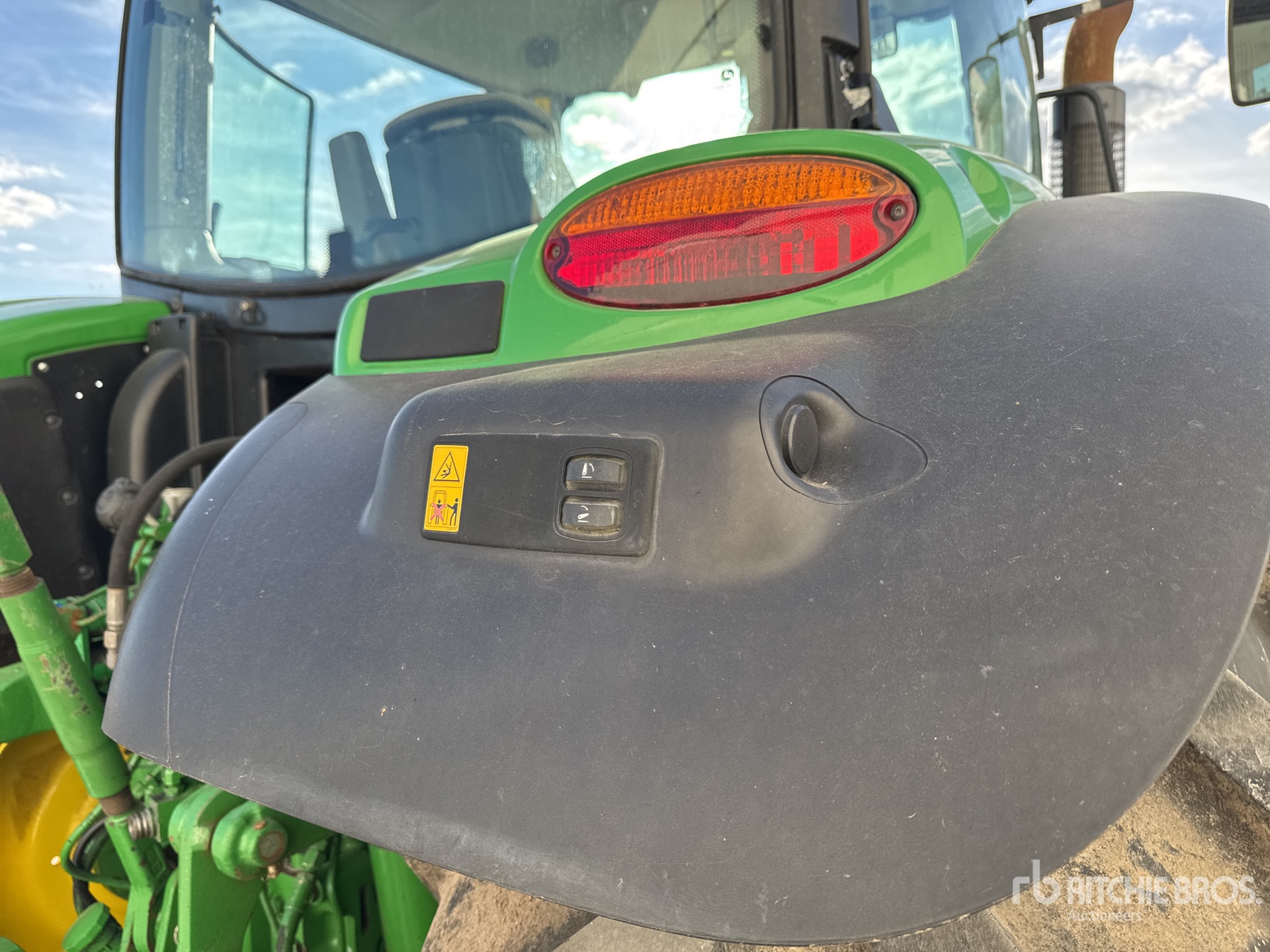 2015 John Deere 6140R
