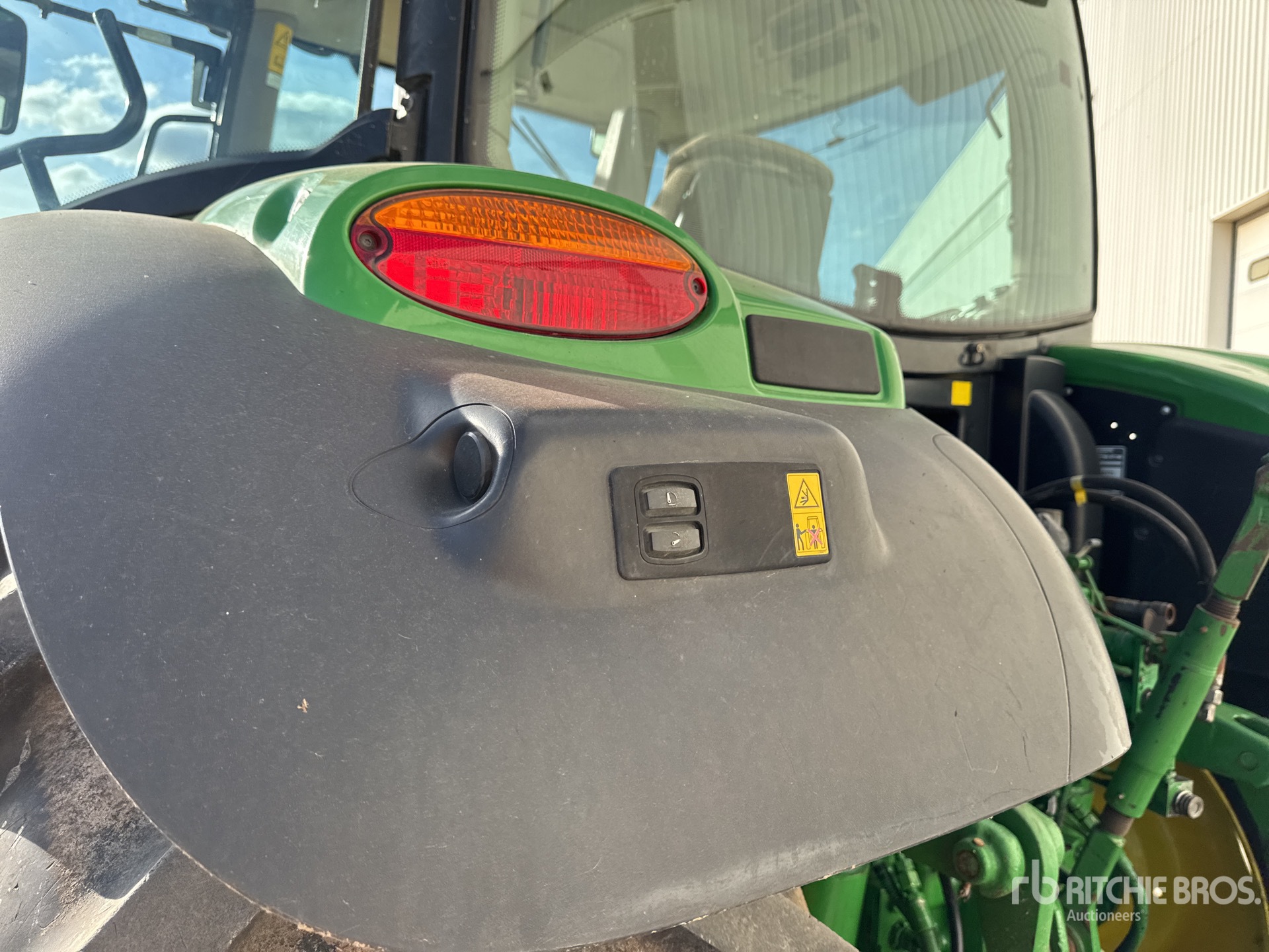2015 John Deere 6140R