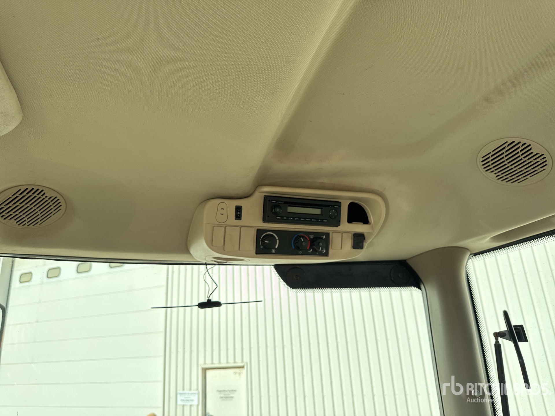 2015 John Deere 6140R