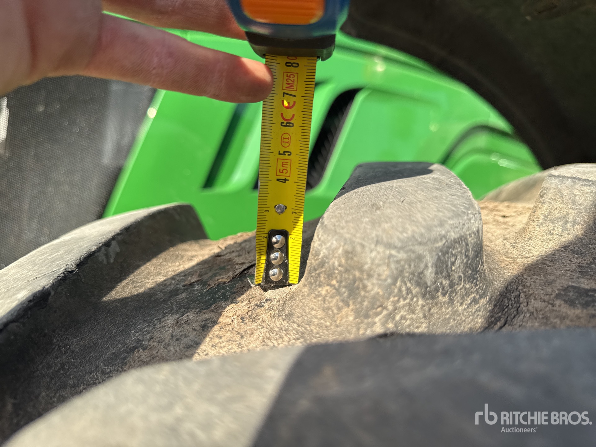 2015 John Deere 6140R
