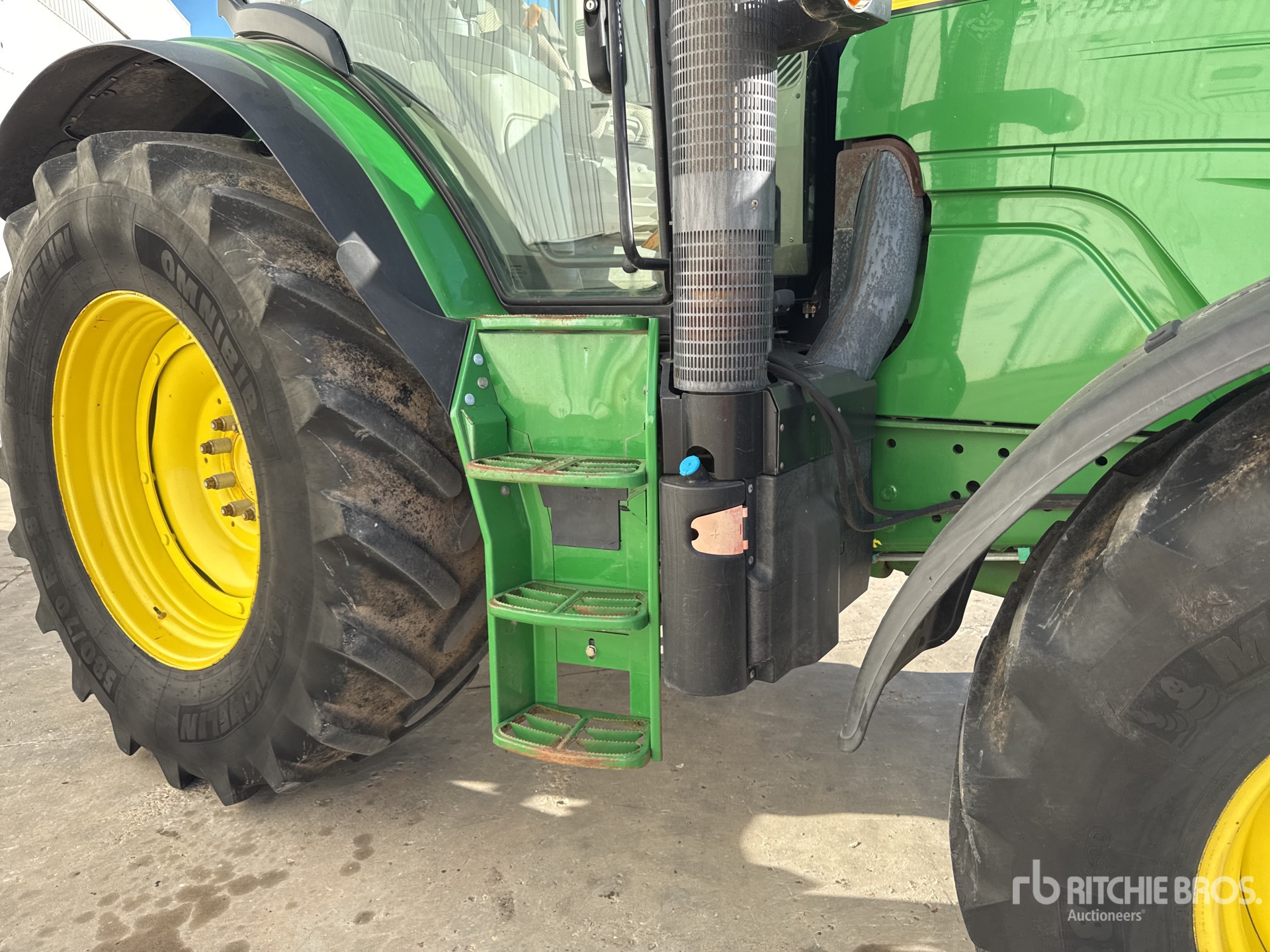 2015 John Deere 6140R