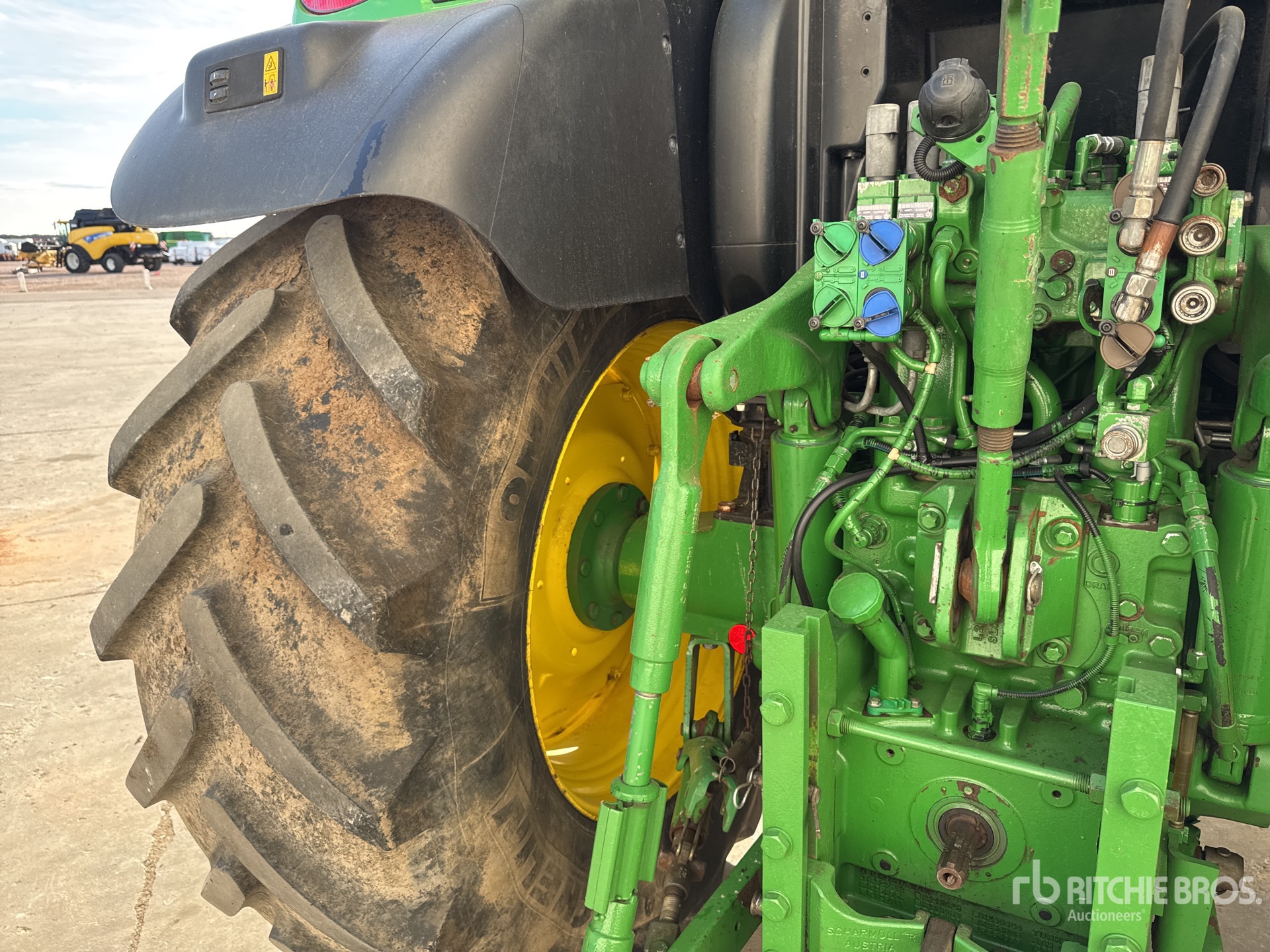 2015 John Deere 6140R
