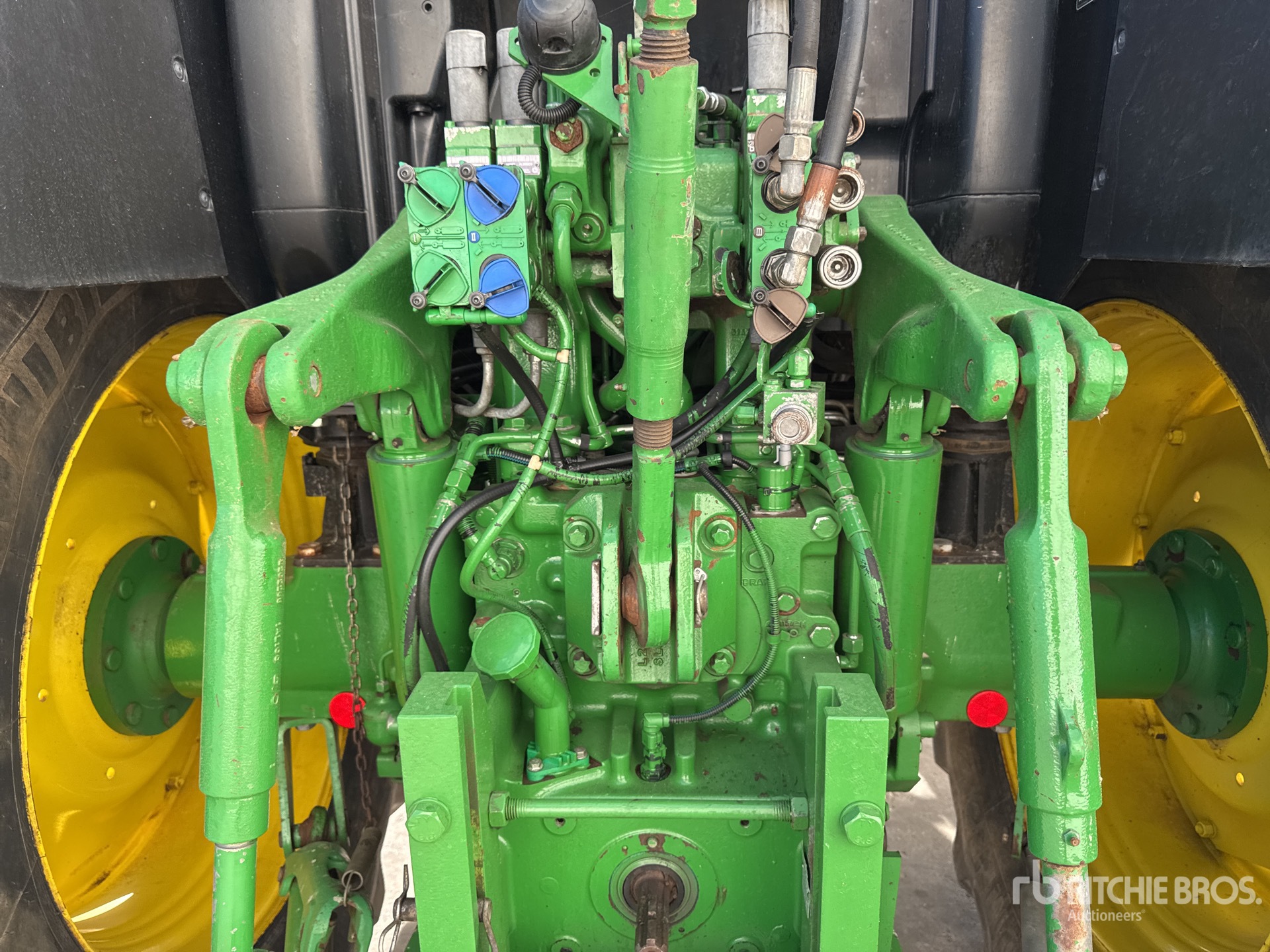 2015 John Deere 6140R