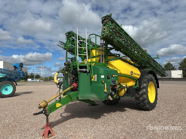2015 John Deere M952i Pull-Type Sprayer