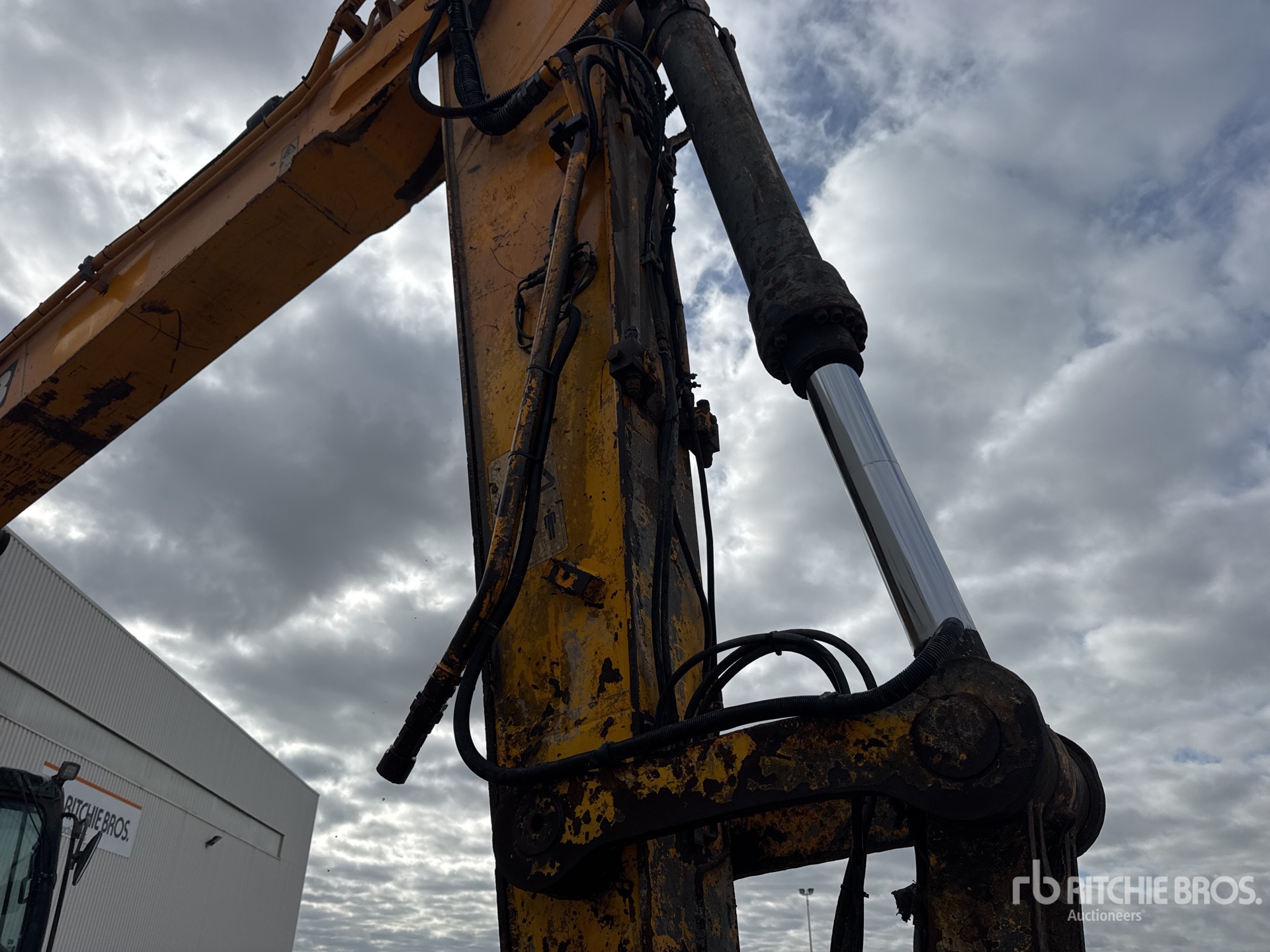 2010 JCB JS240NC