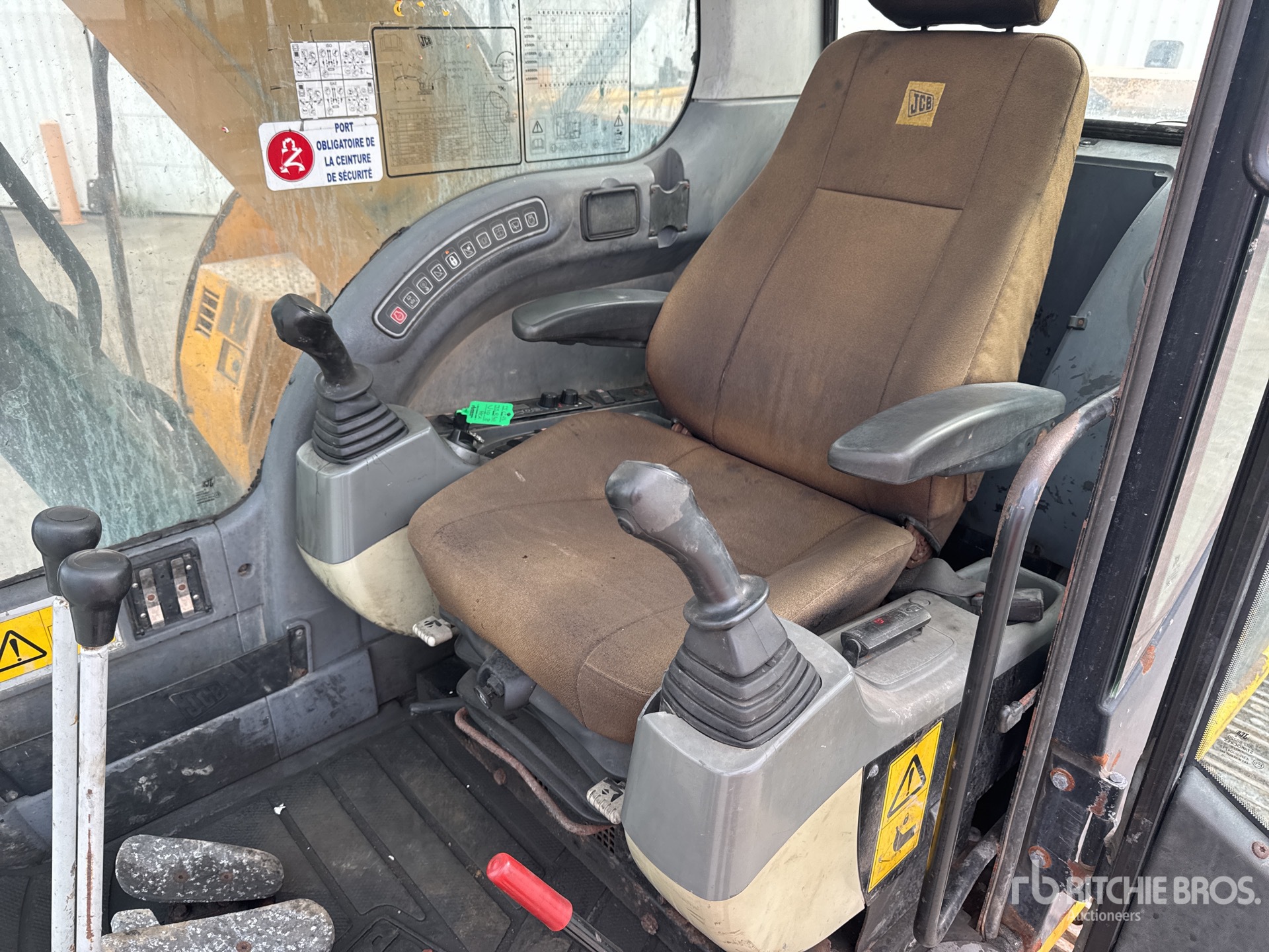 2010 JCB JS240NC