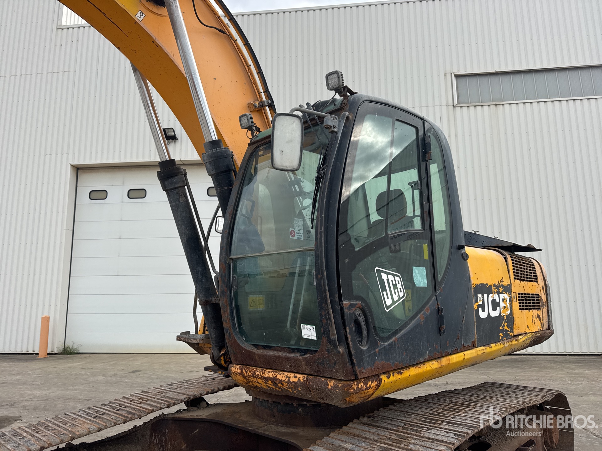 2010 JCB JS240NC