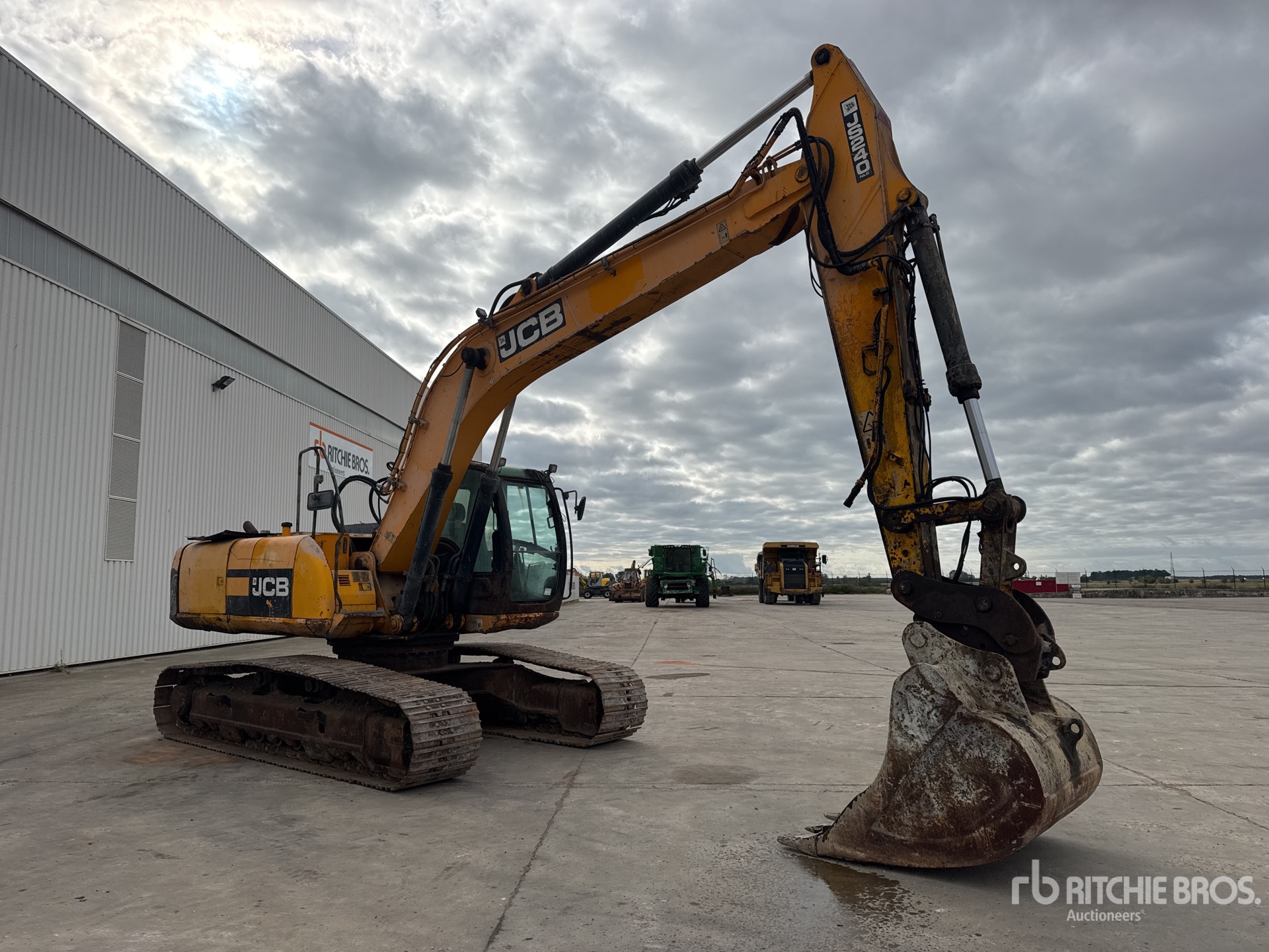 2010 JCB JS240NC