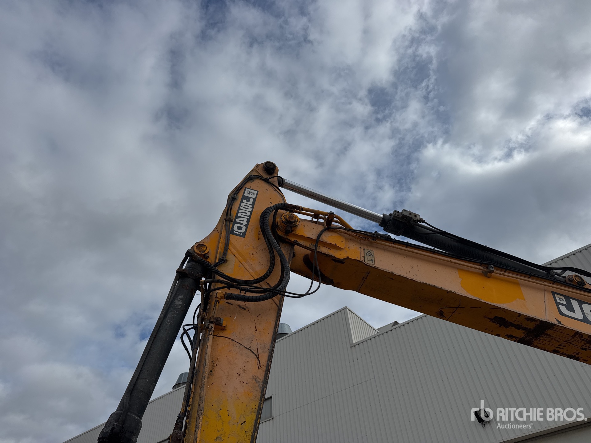 2010 JCB JS240NC