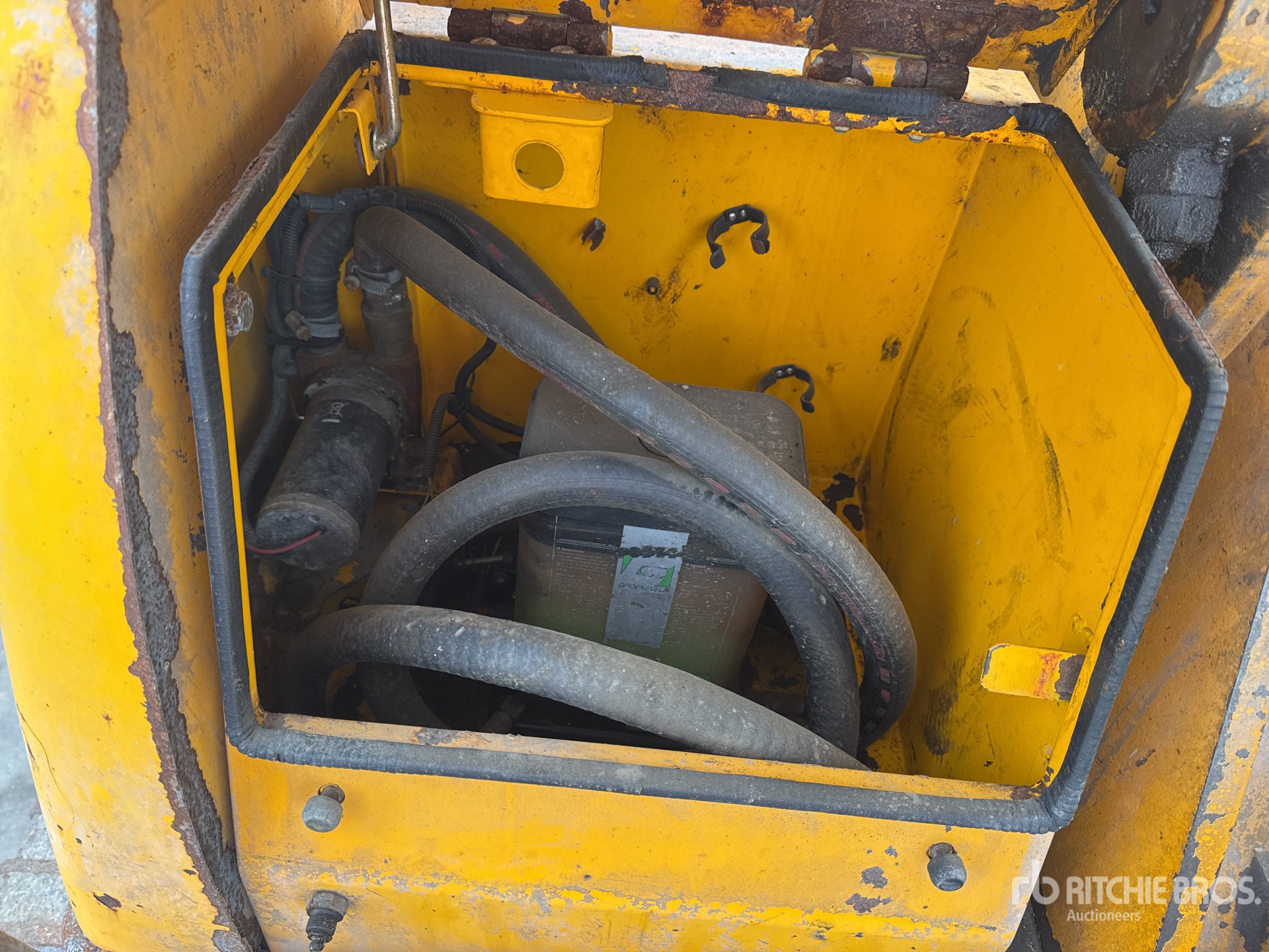 2010 JCB JS240NC