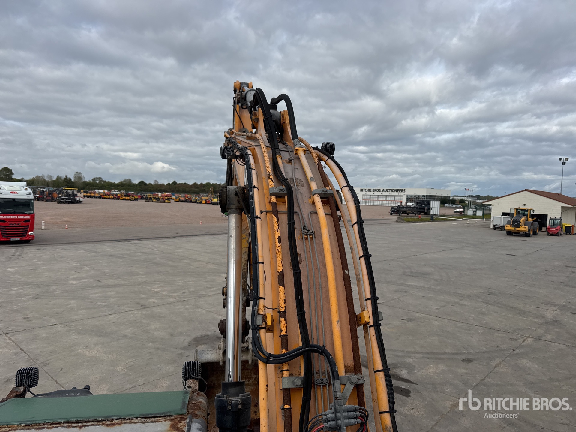 2010 JCB JS240NC