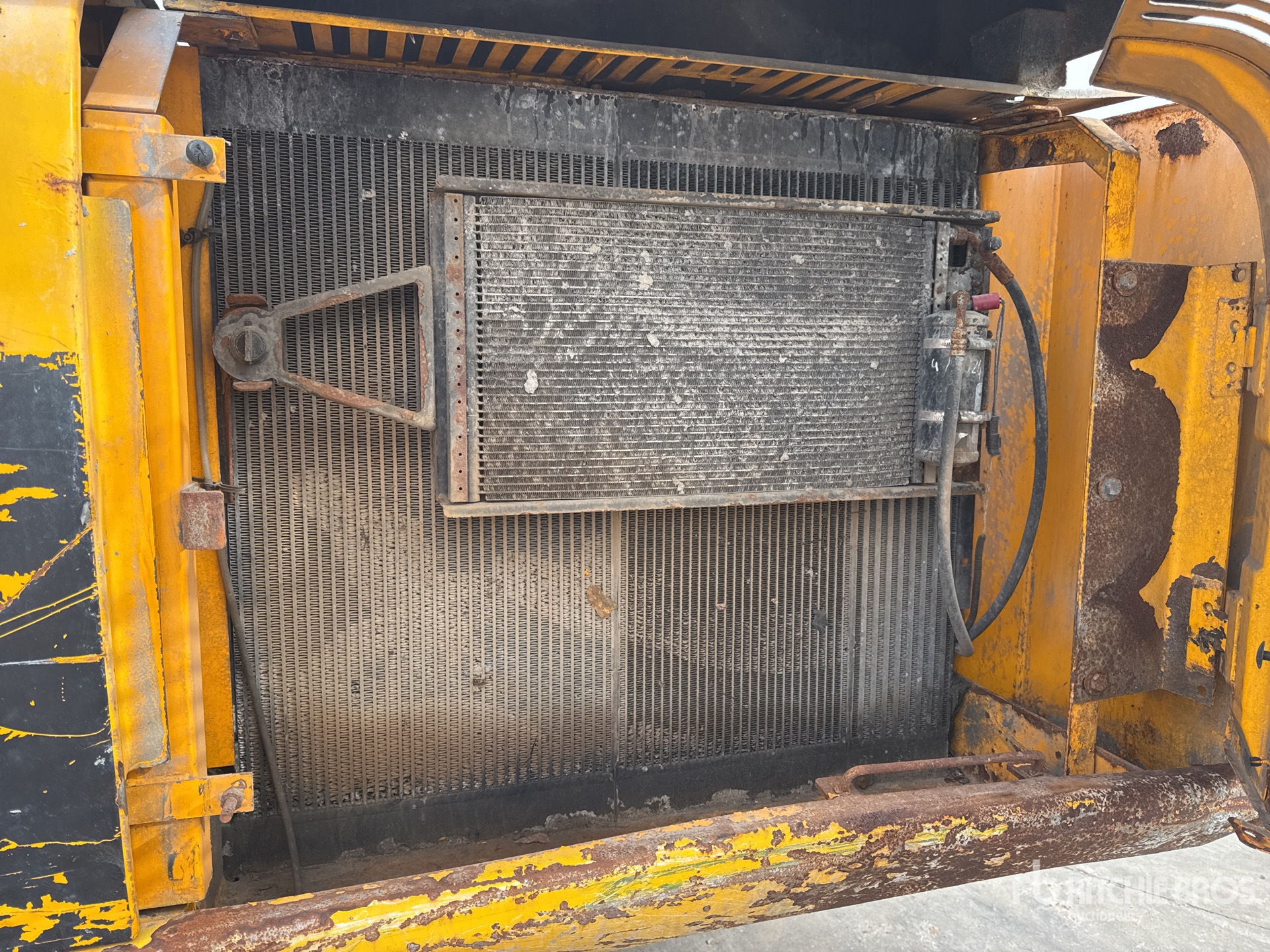2010 JCB JS240NC