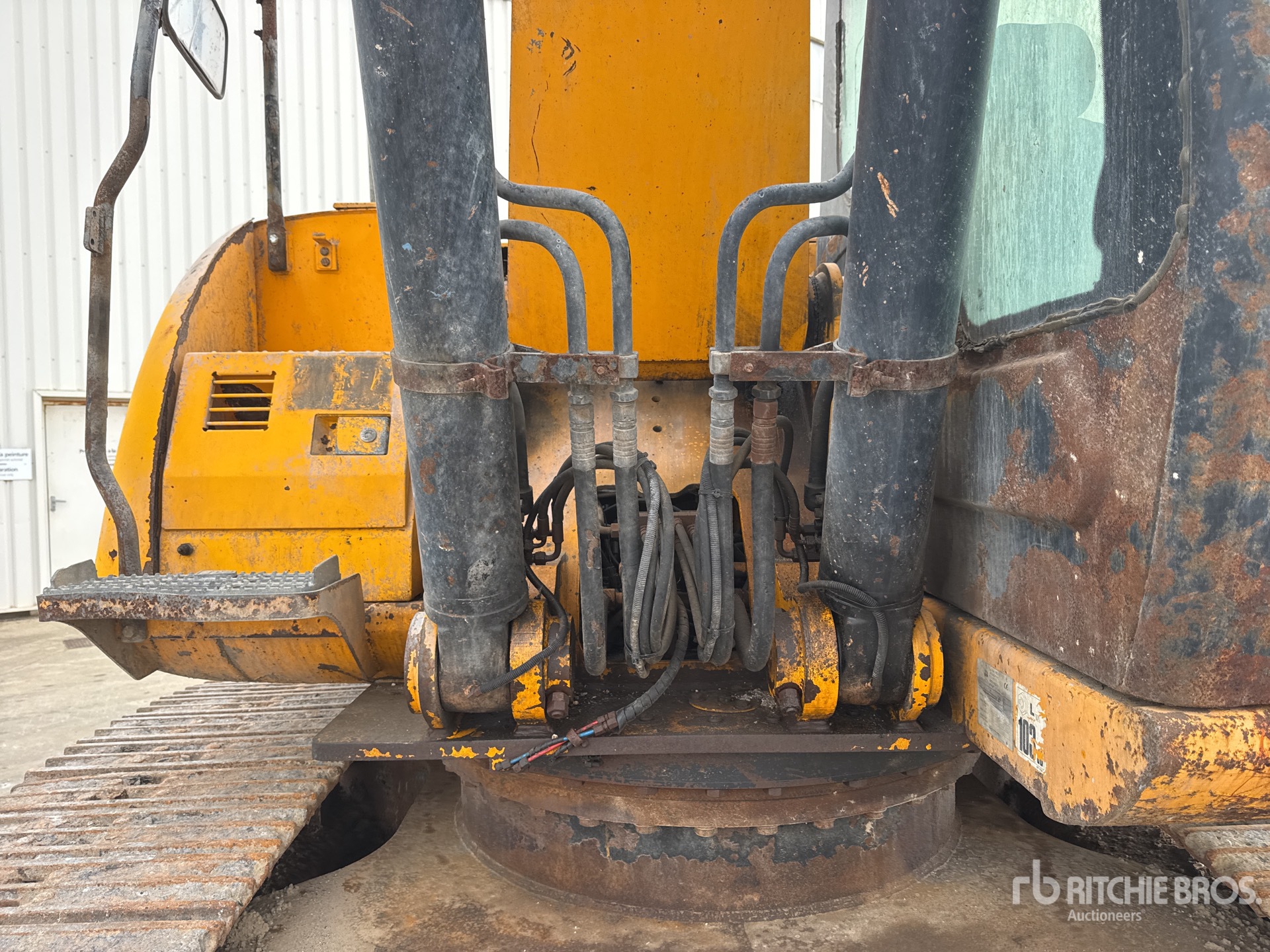 2010 JCB JS240NC