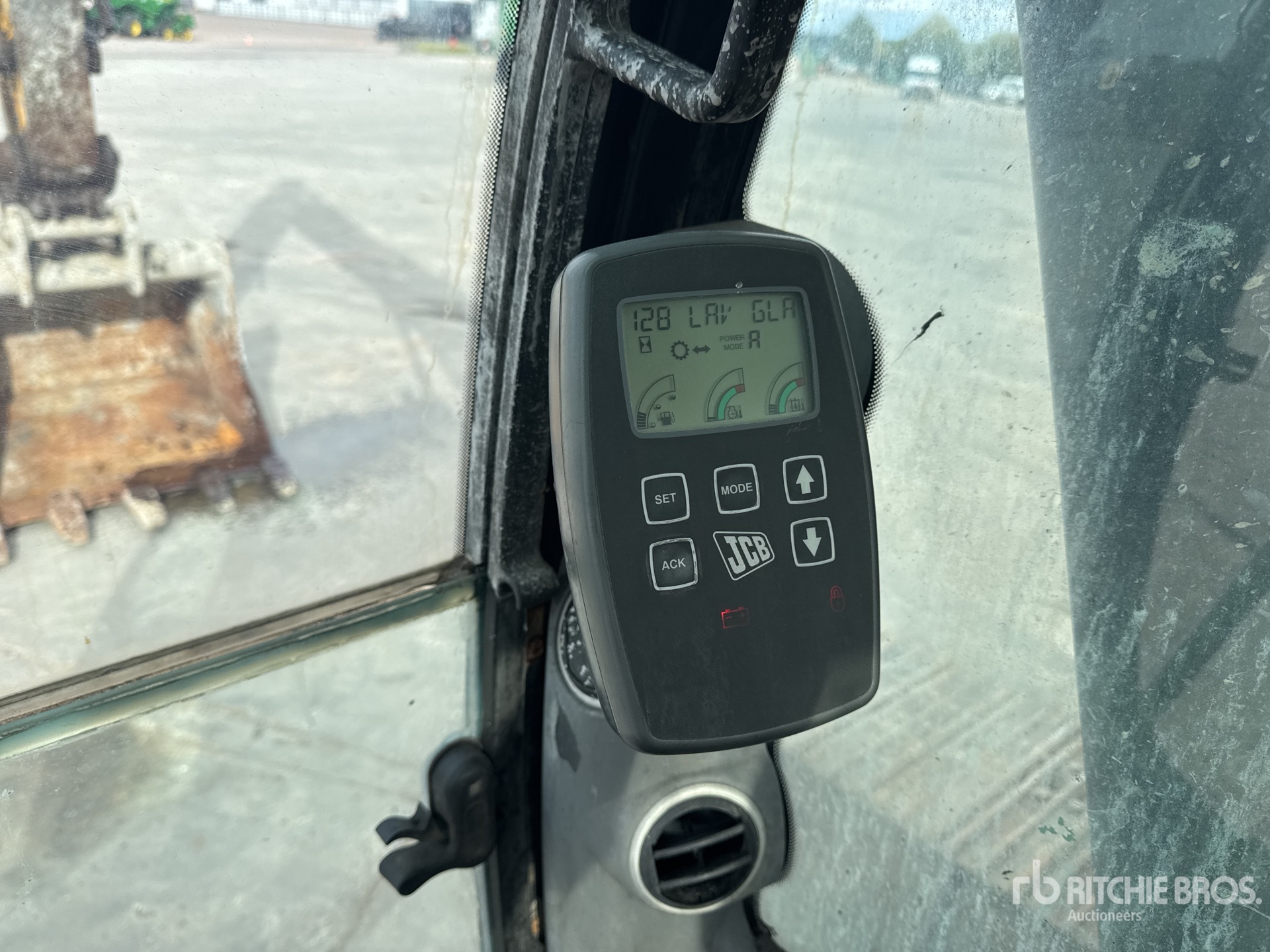 2010 JCB JS240NC
