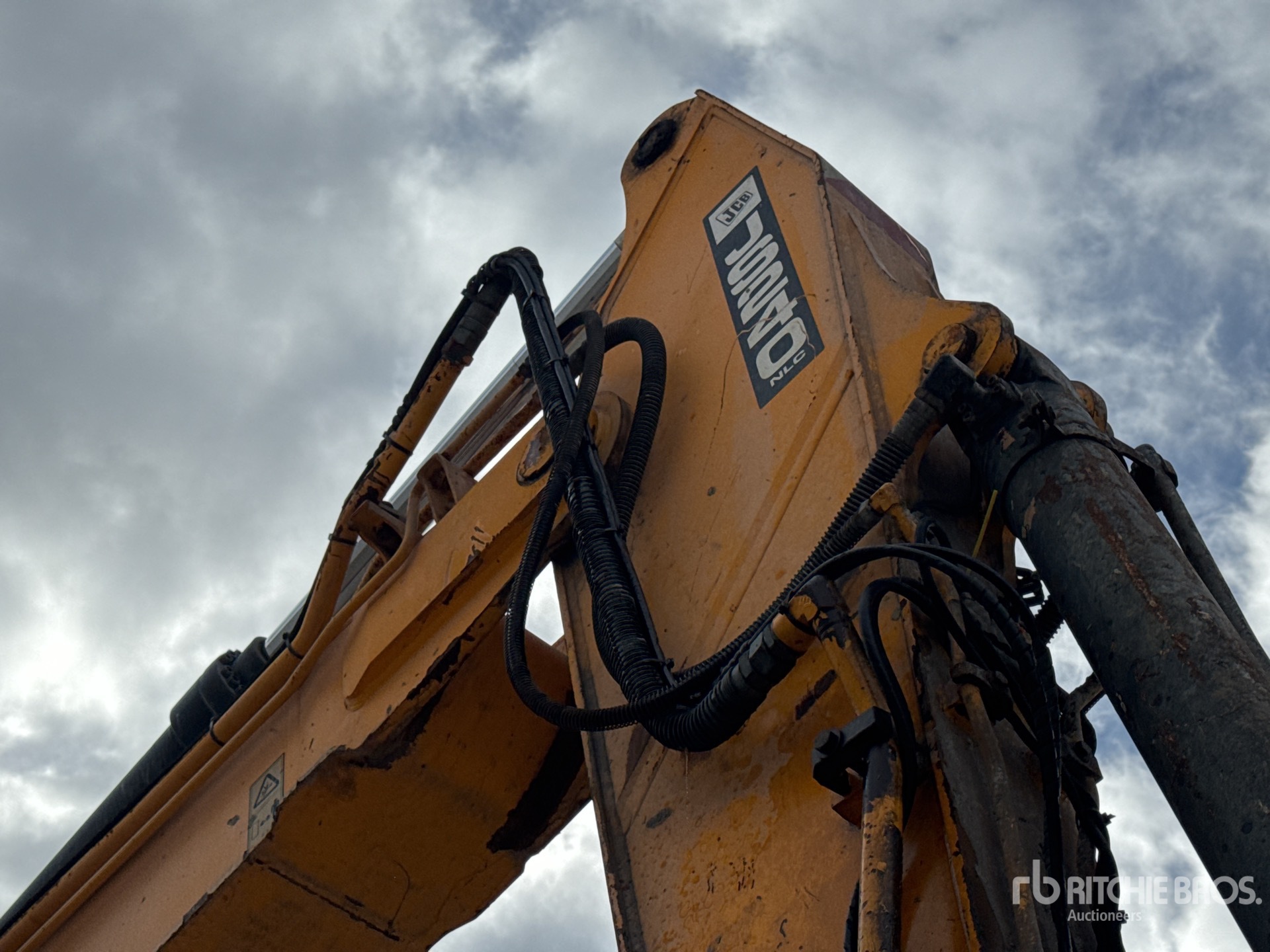 2010 JCB JS240NC