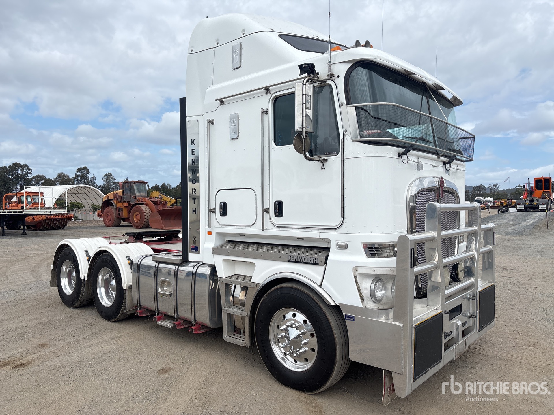 Photo of 2023 Kenworth K200
