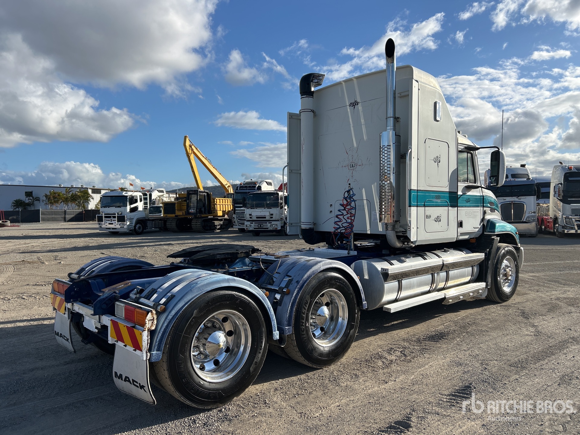 2005 Mack Vision