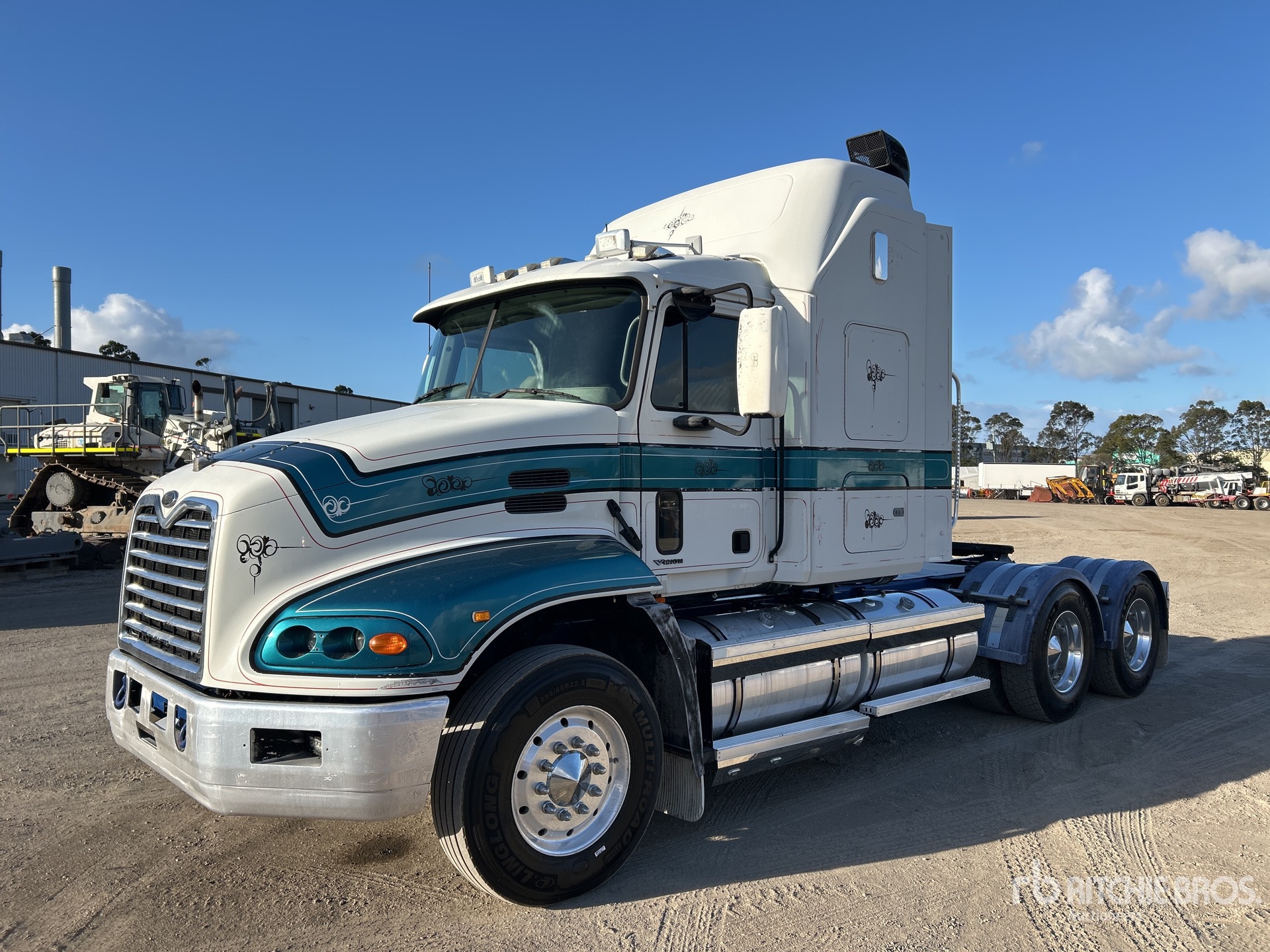 2005 Mack Vision
