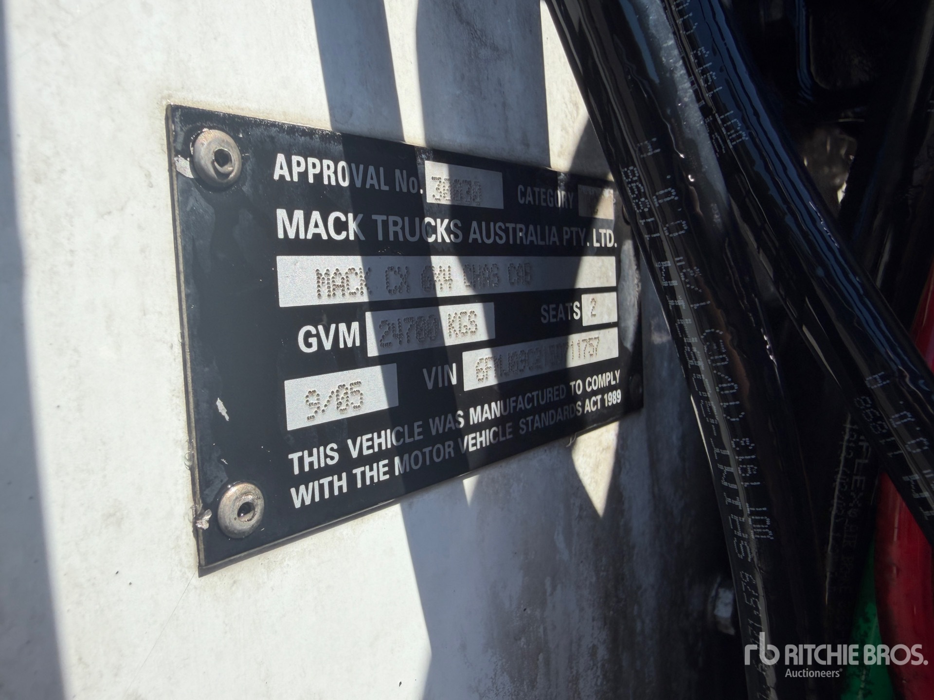 Photo of 2005 Mack VISION