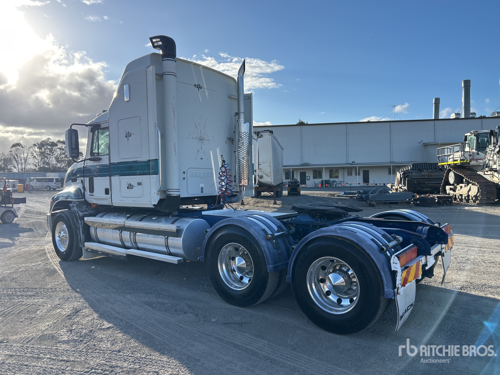 2005 Mack Vision