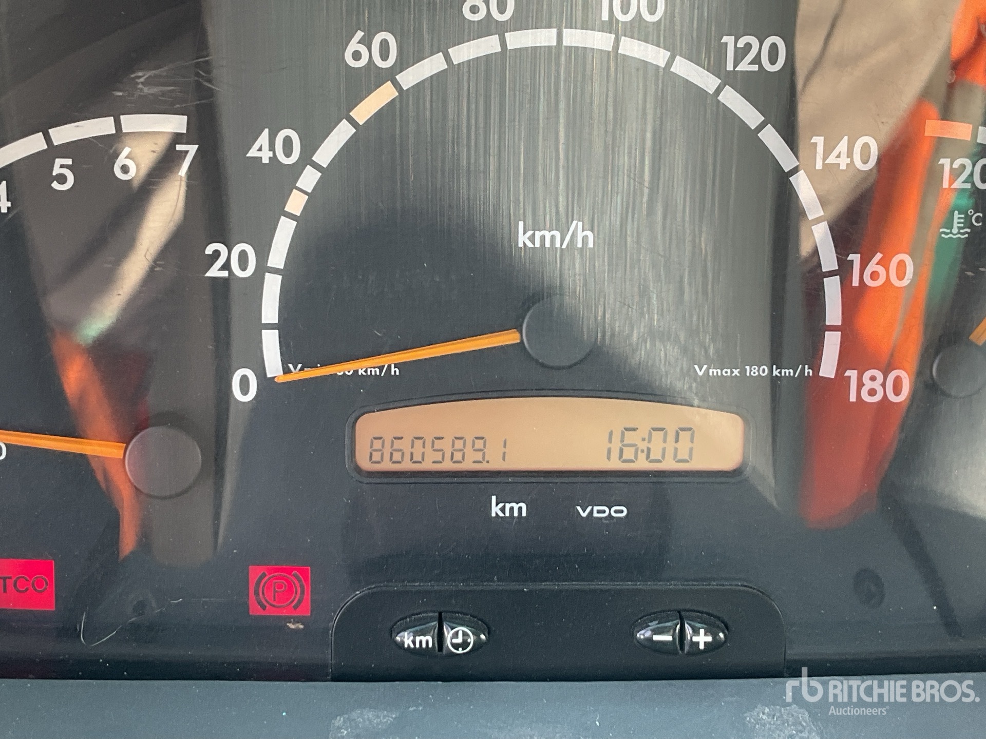 2004 Mercedes-Benz 413