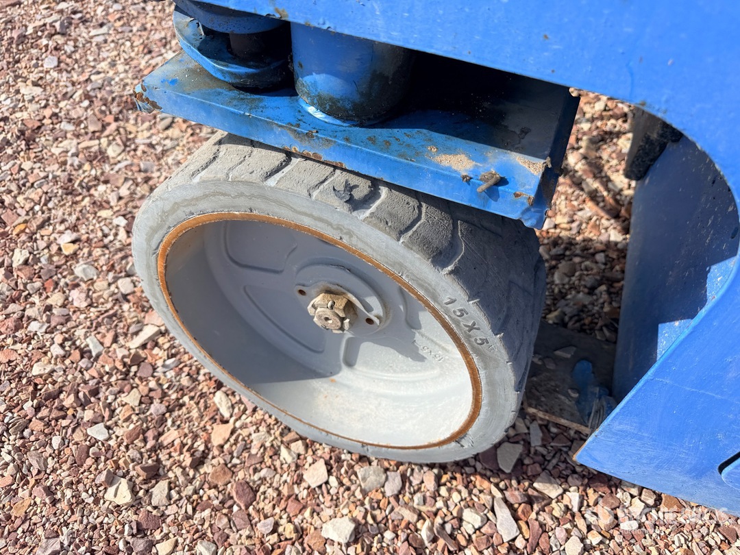 2013 Genie GS-4047