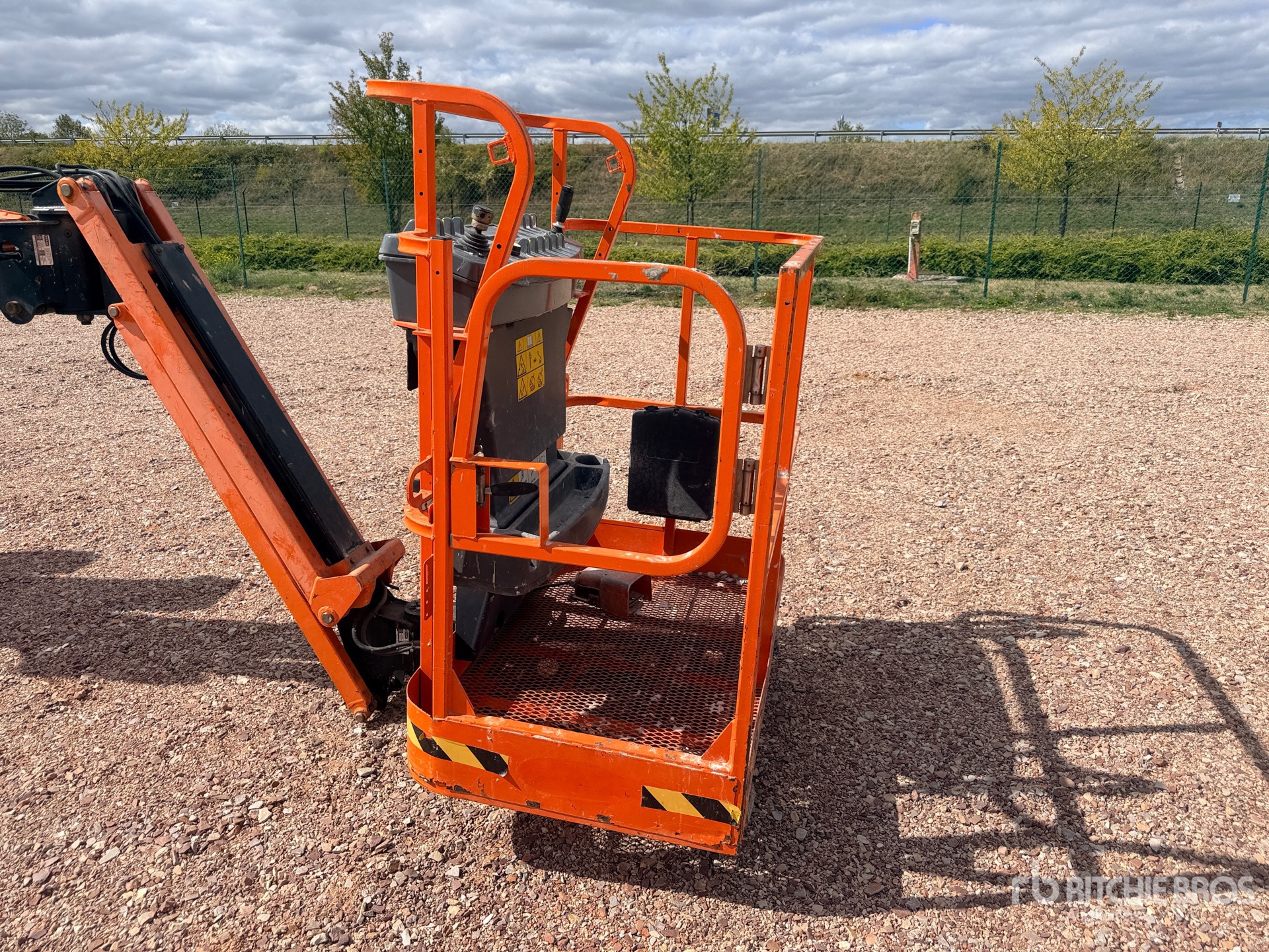 2012 JLG E300 AJP