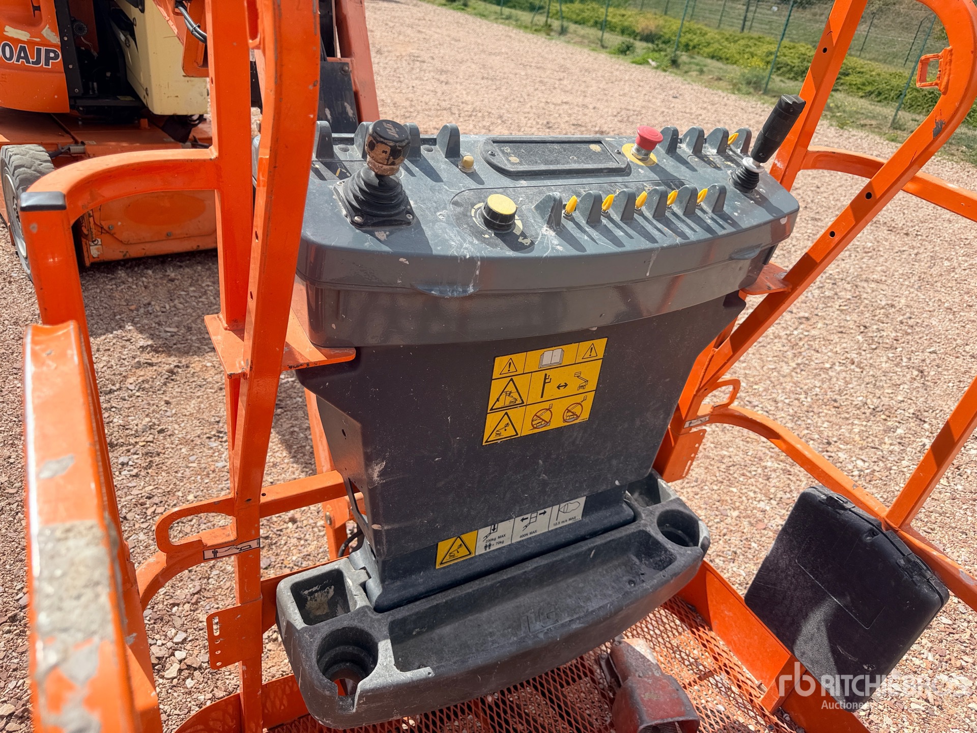 2012 JLG E300 AJP