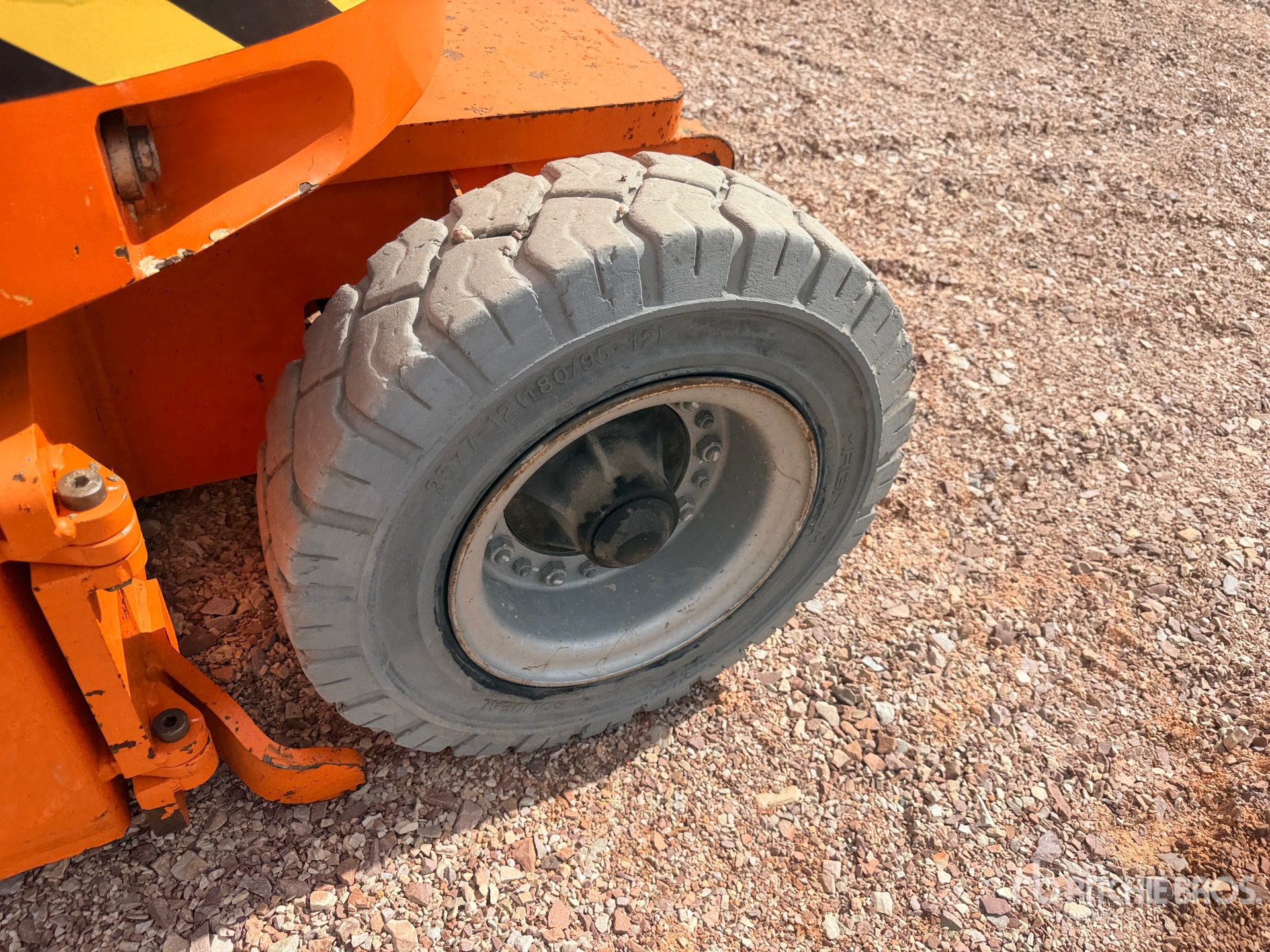 2012 JLG E300 AJP