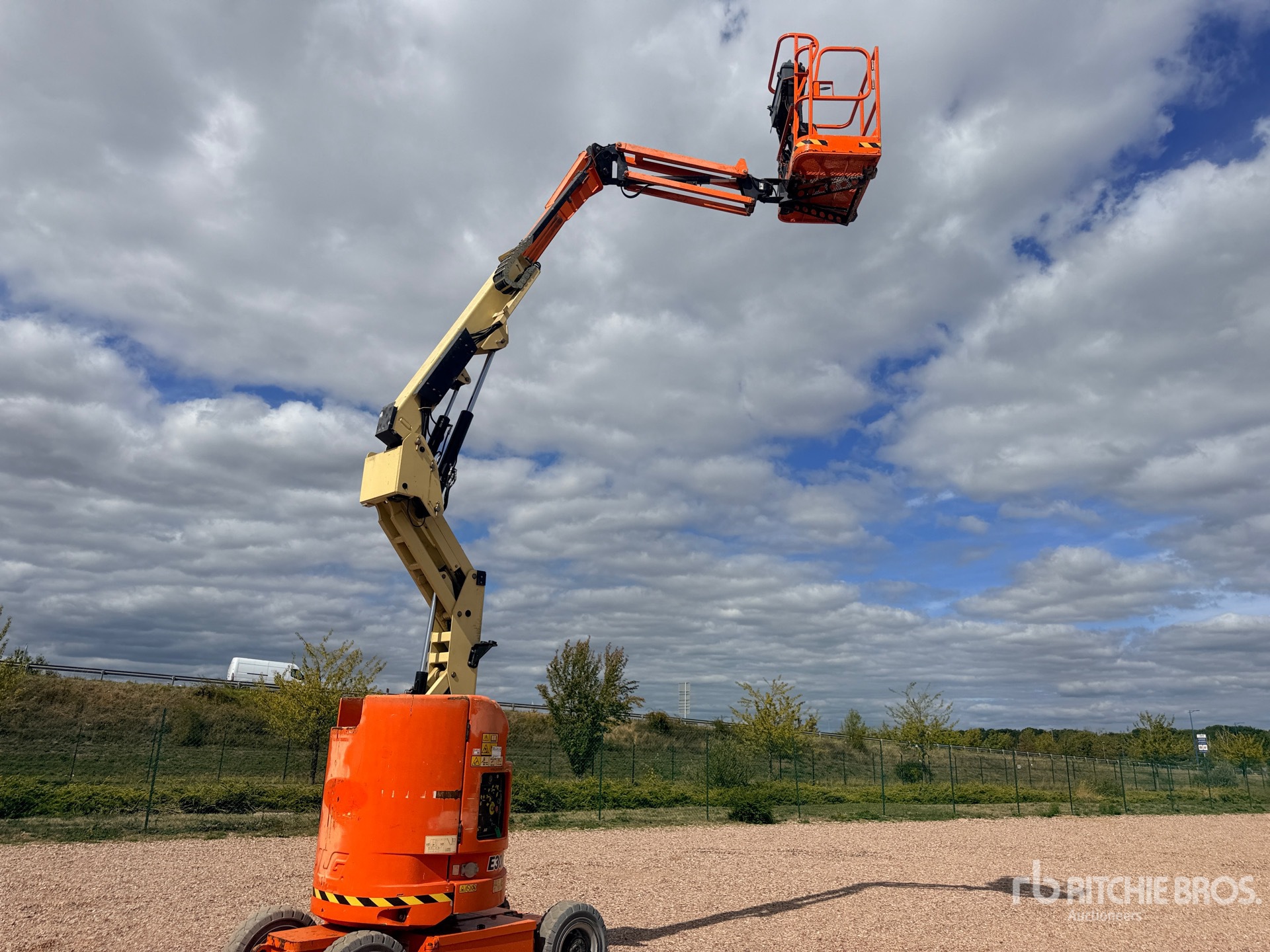 2012 JLG E300 AJP