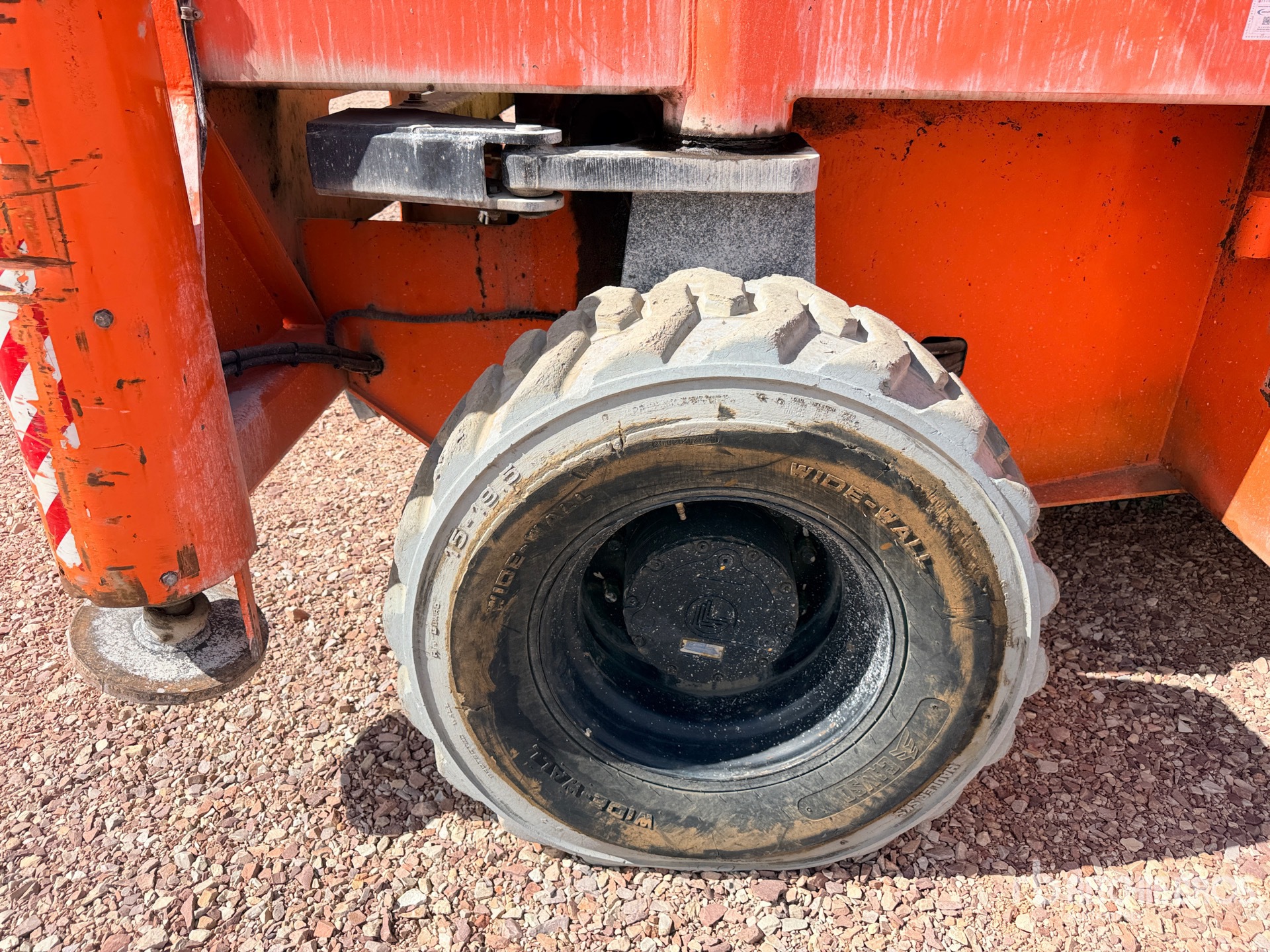 2014 Holland Lift M-250DL27