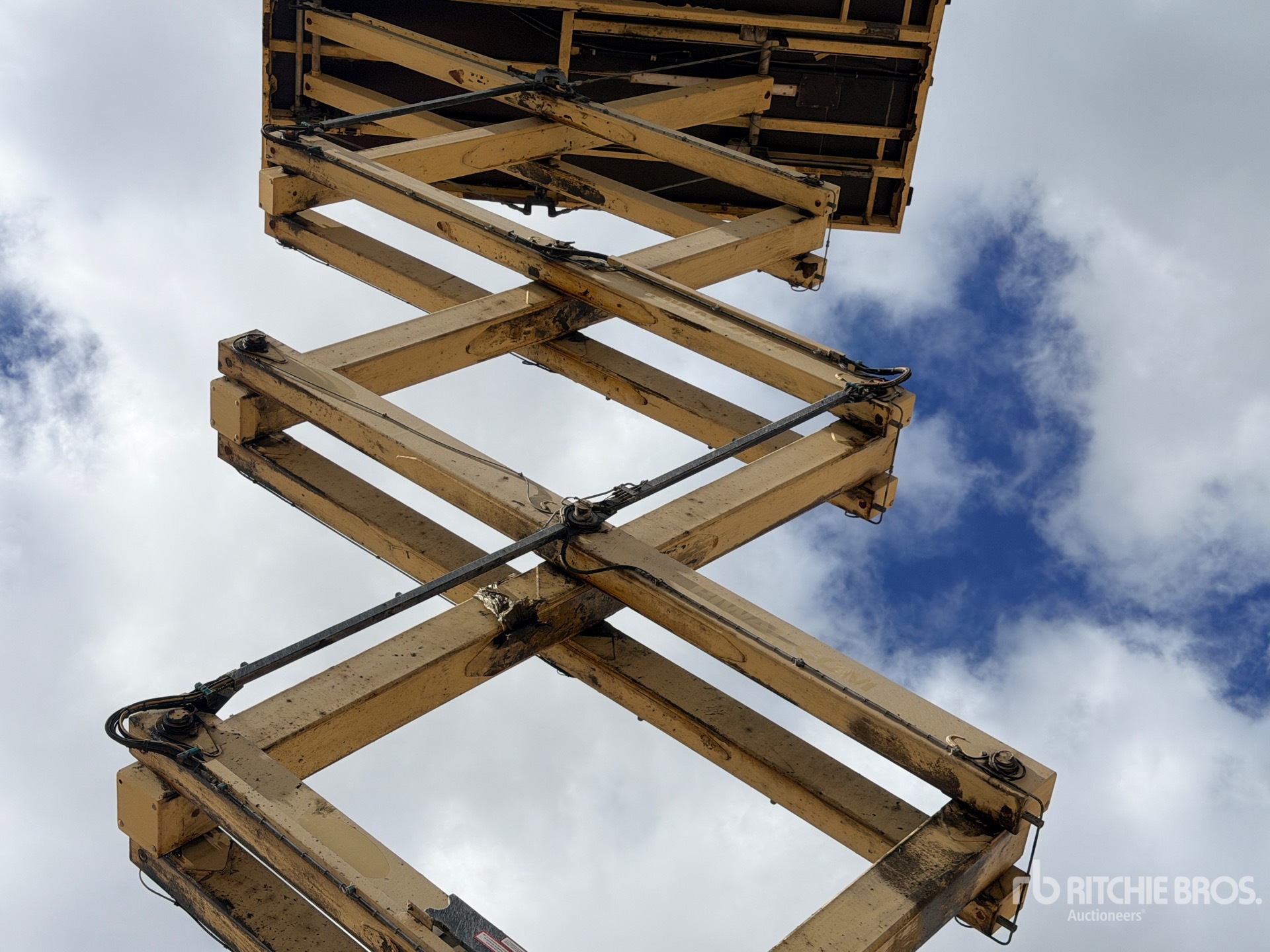 2014 Holland Lift M-250DL27