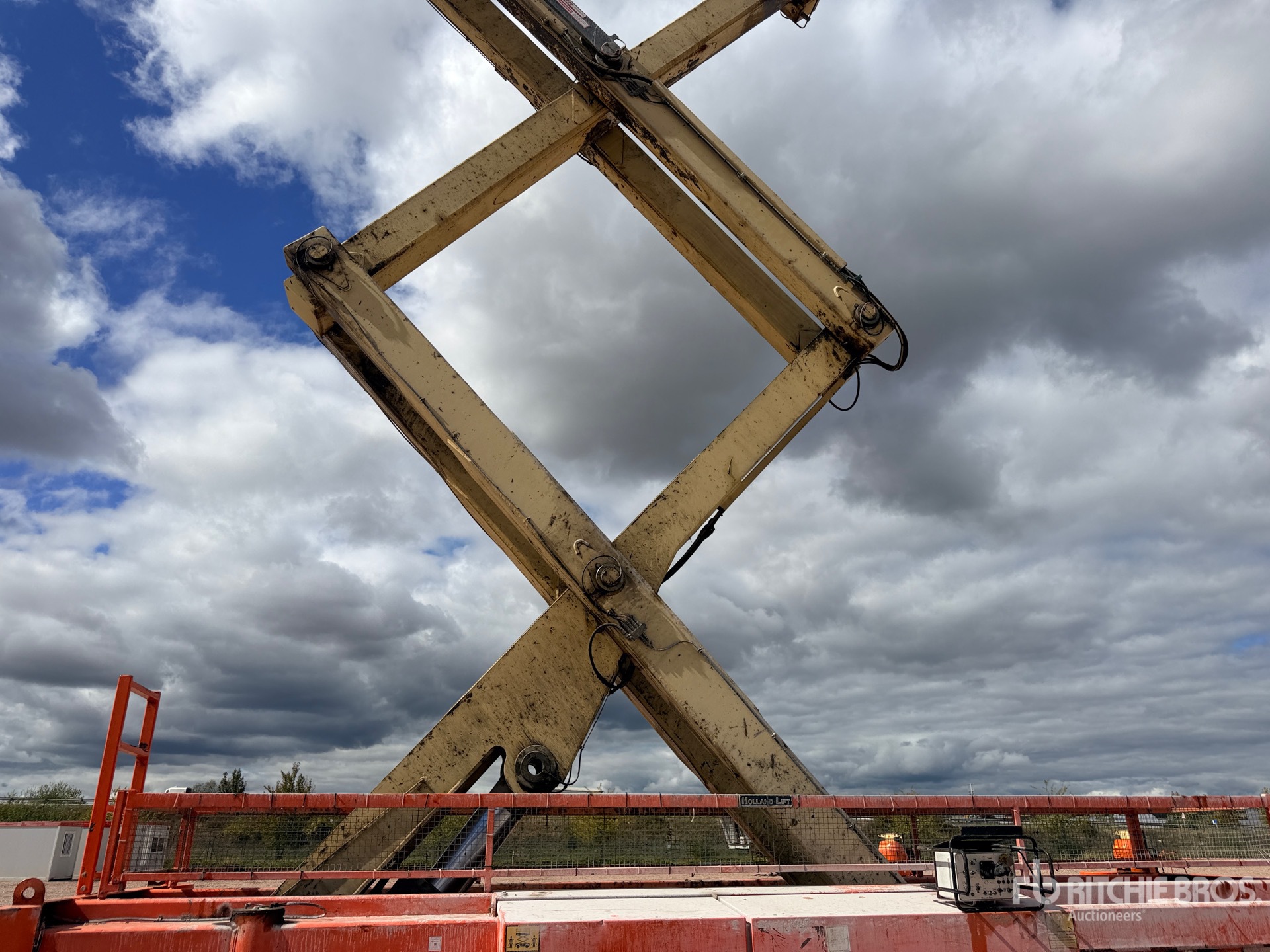 2014 Holland Lift M-250DL27