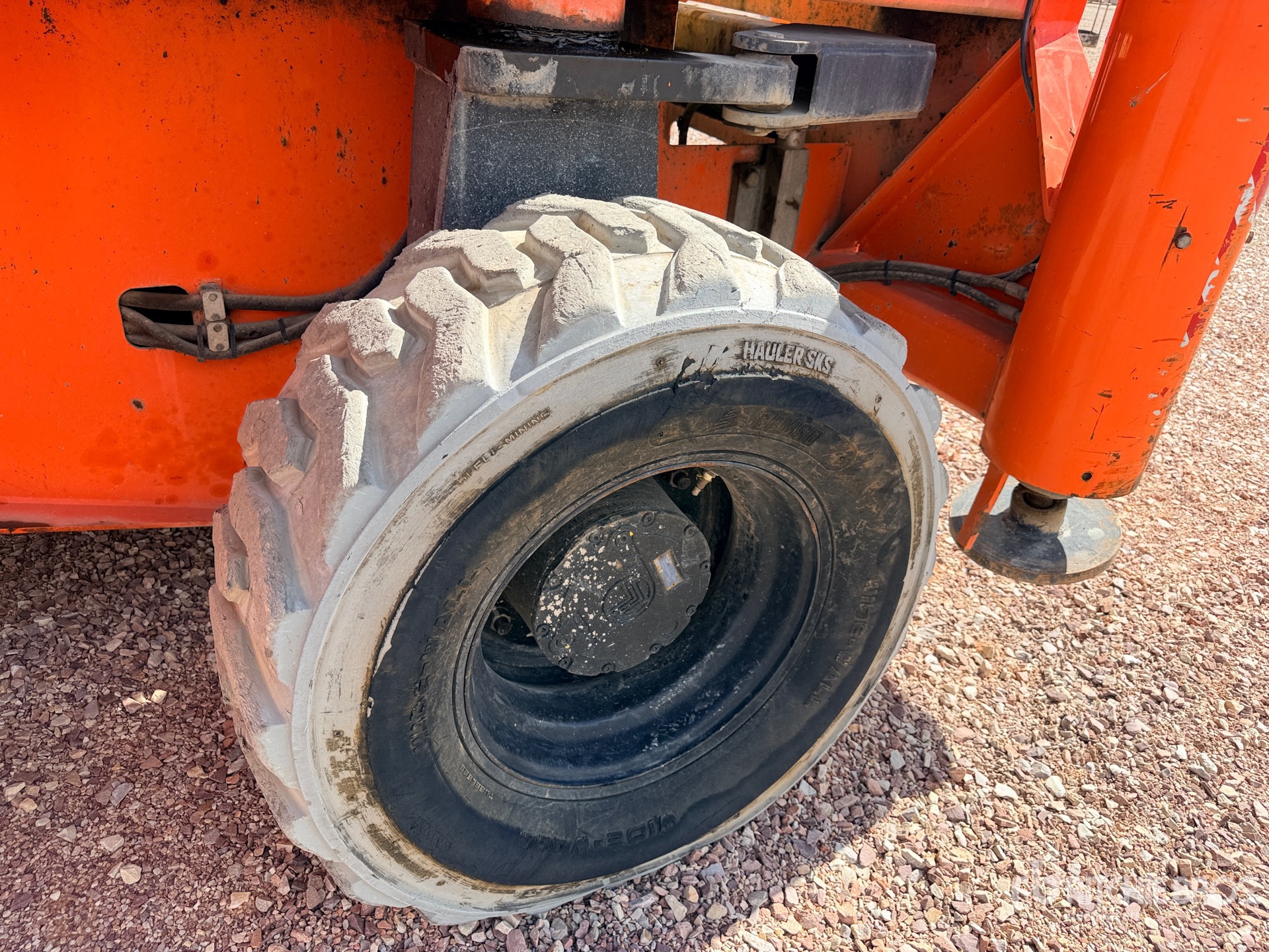 2014 Holland Lift M-250DL27