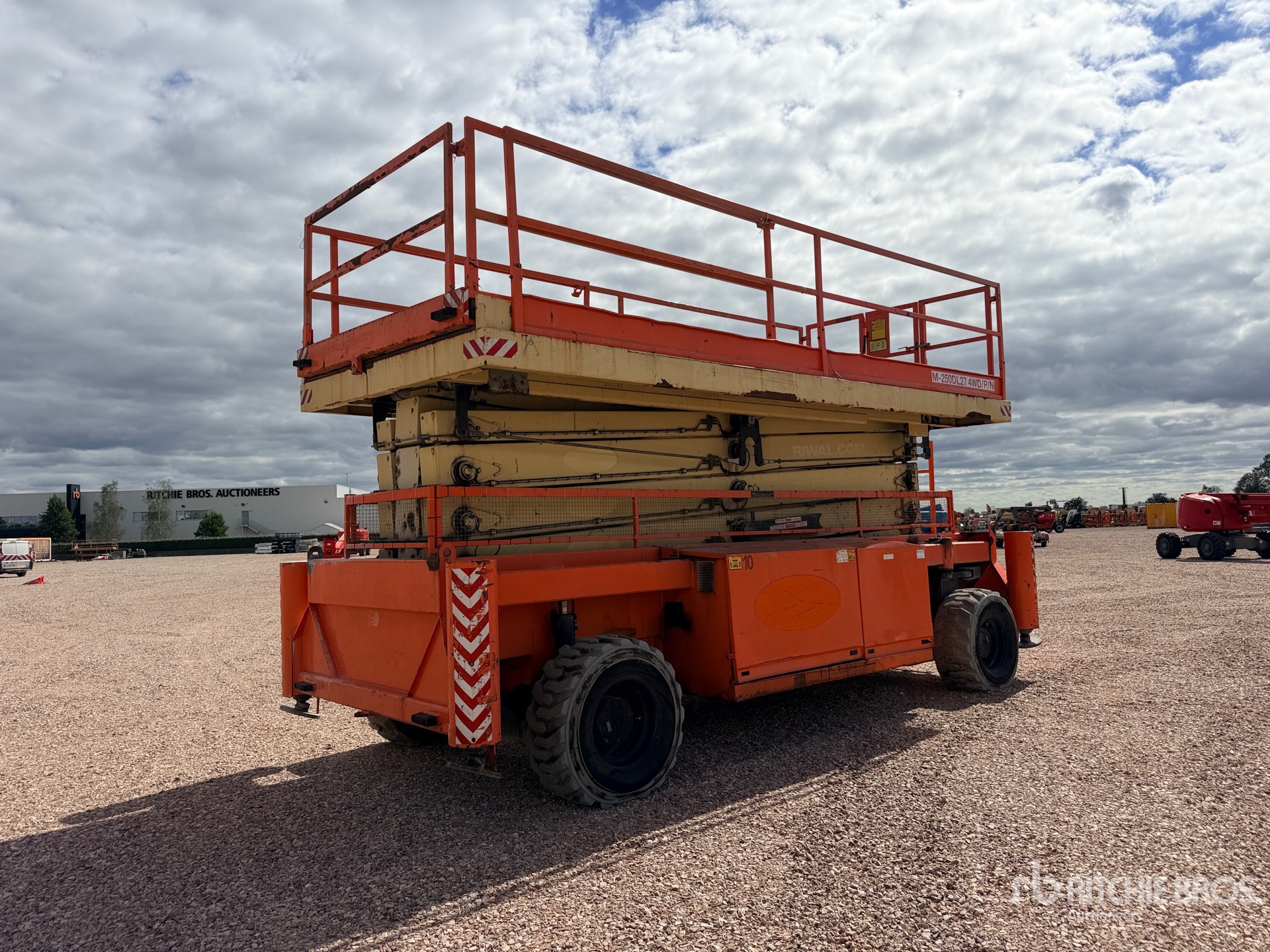 2014 Holland Lift M-250DL27
