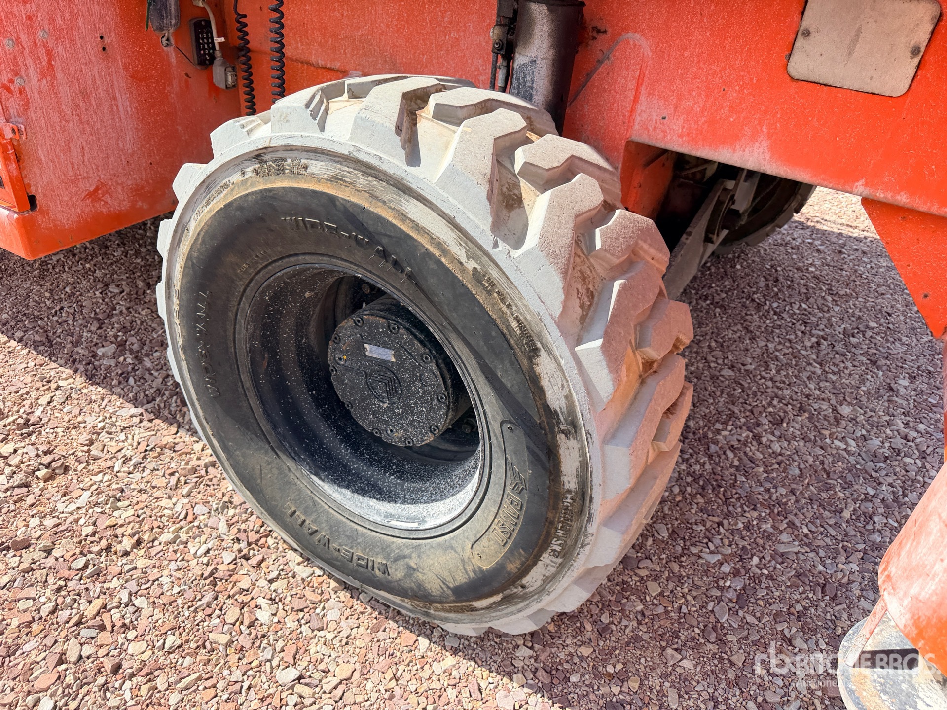 2014 Holland Lift M-250DL27