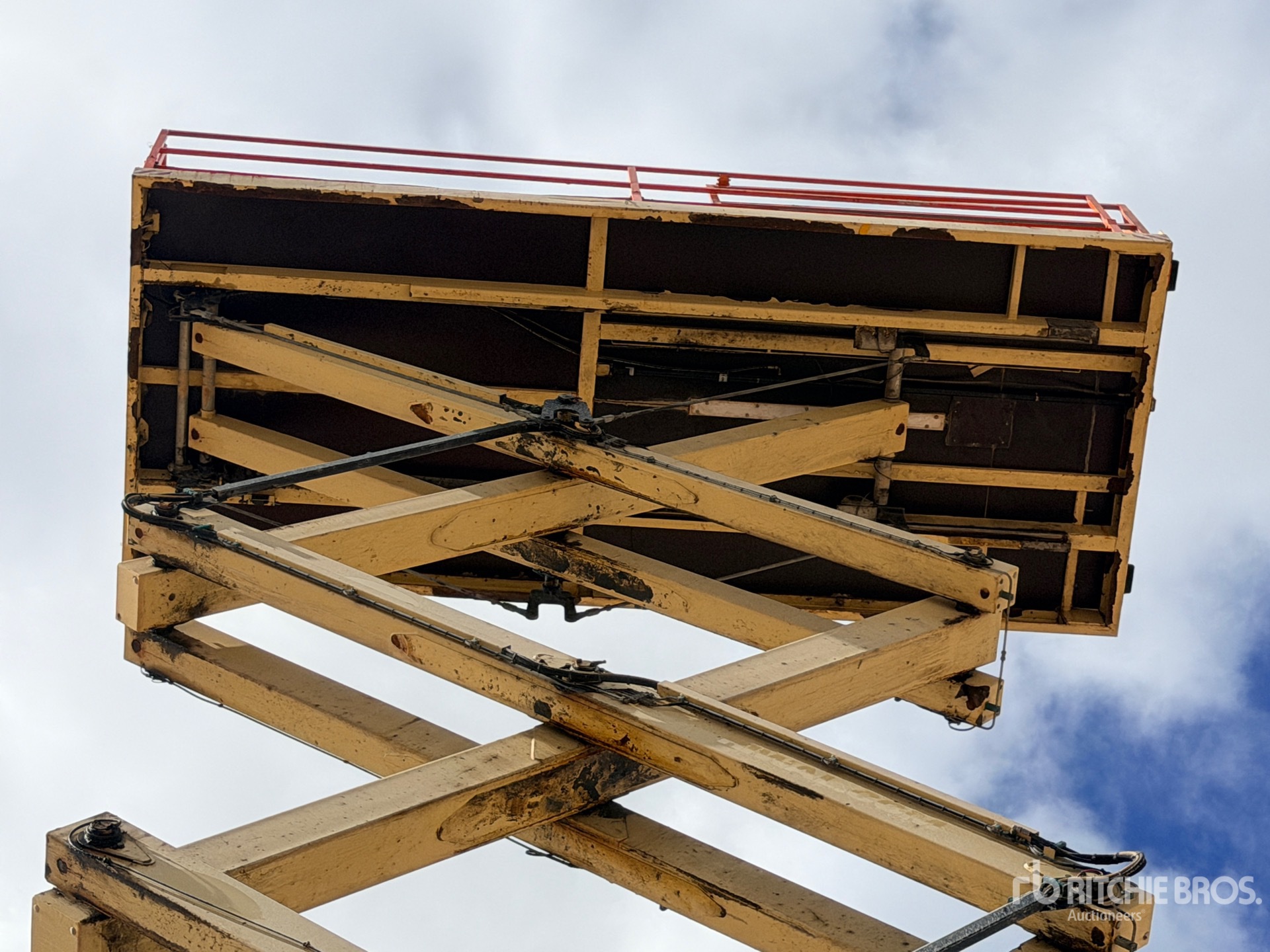 2014 Holland Lift M-250DL27