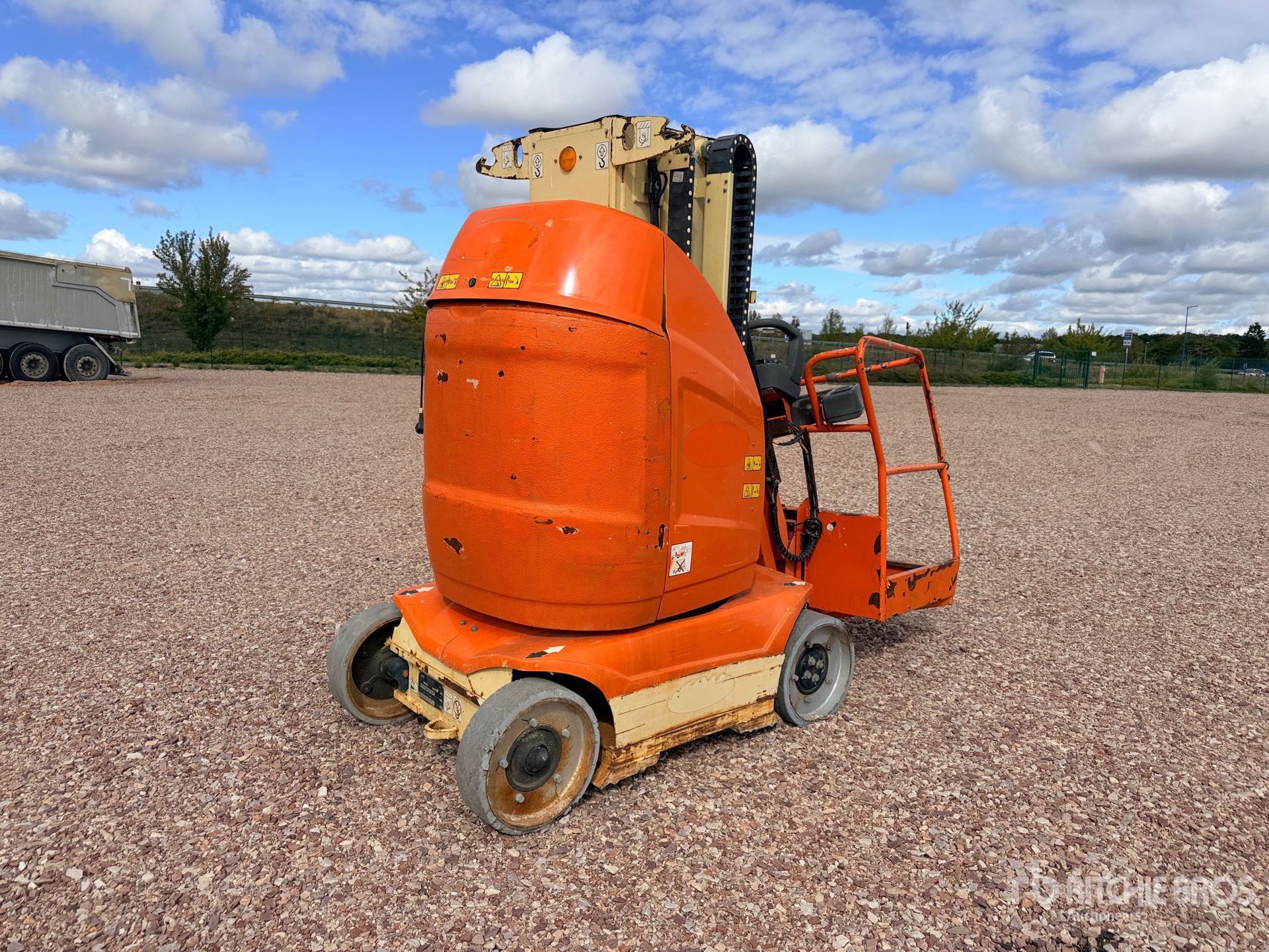 Photo of 2014 JLG TOUCAN 10E