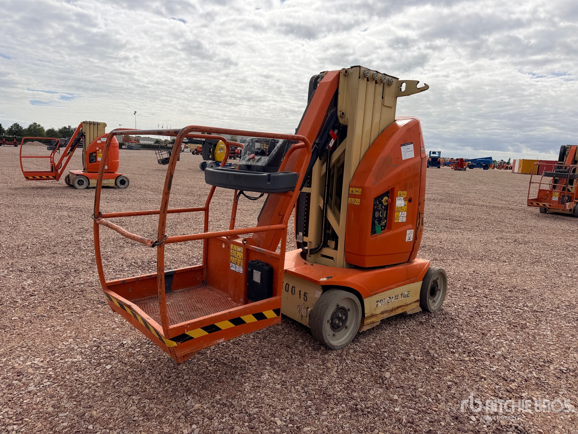 Photo of 2014 JLG TOUCAN 10E