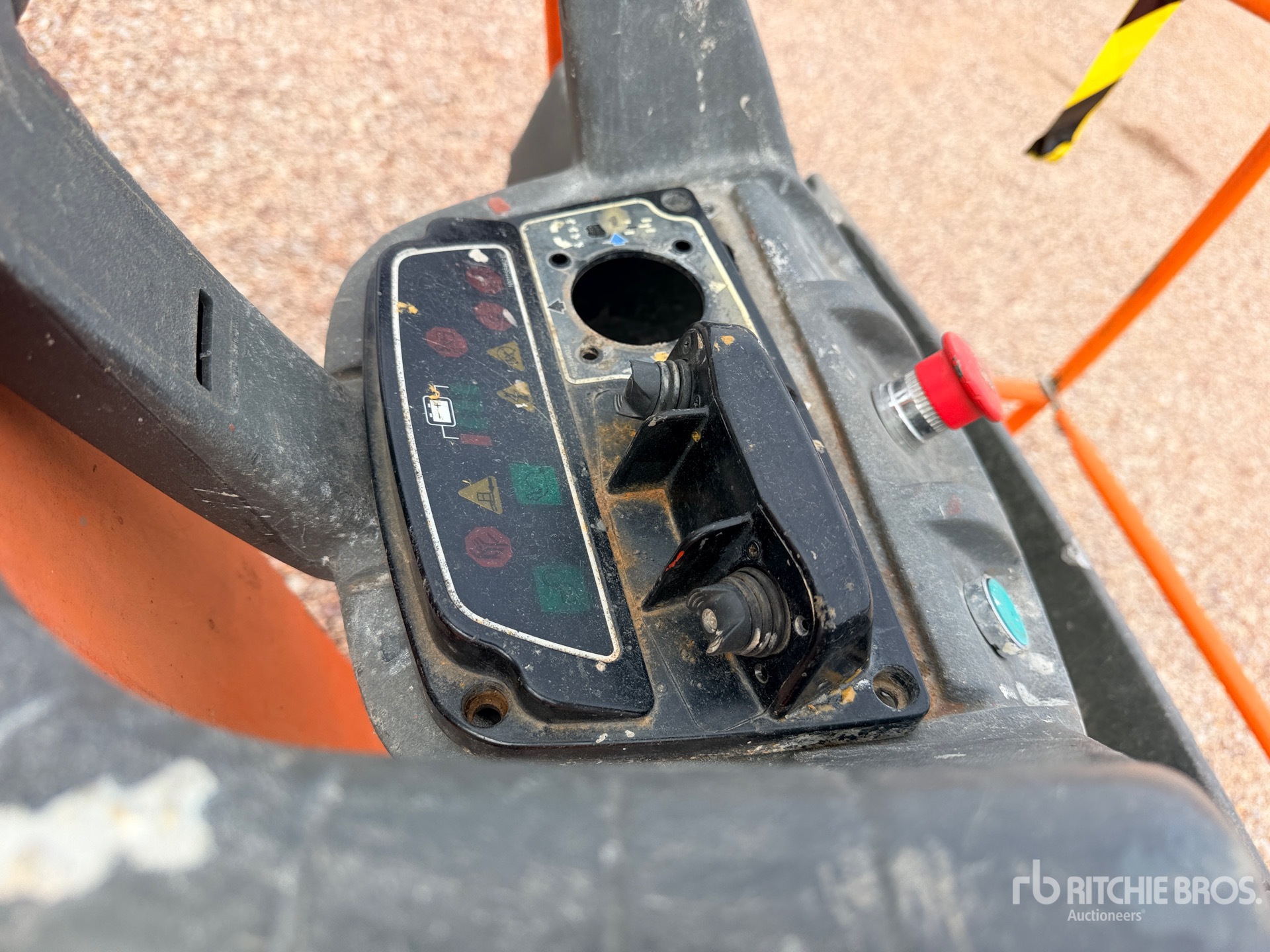 2015 JLG TOUCAN 10E