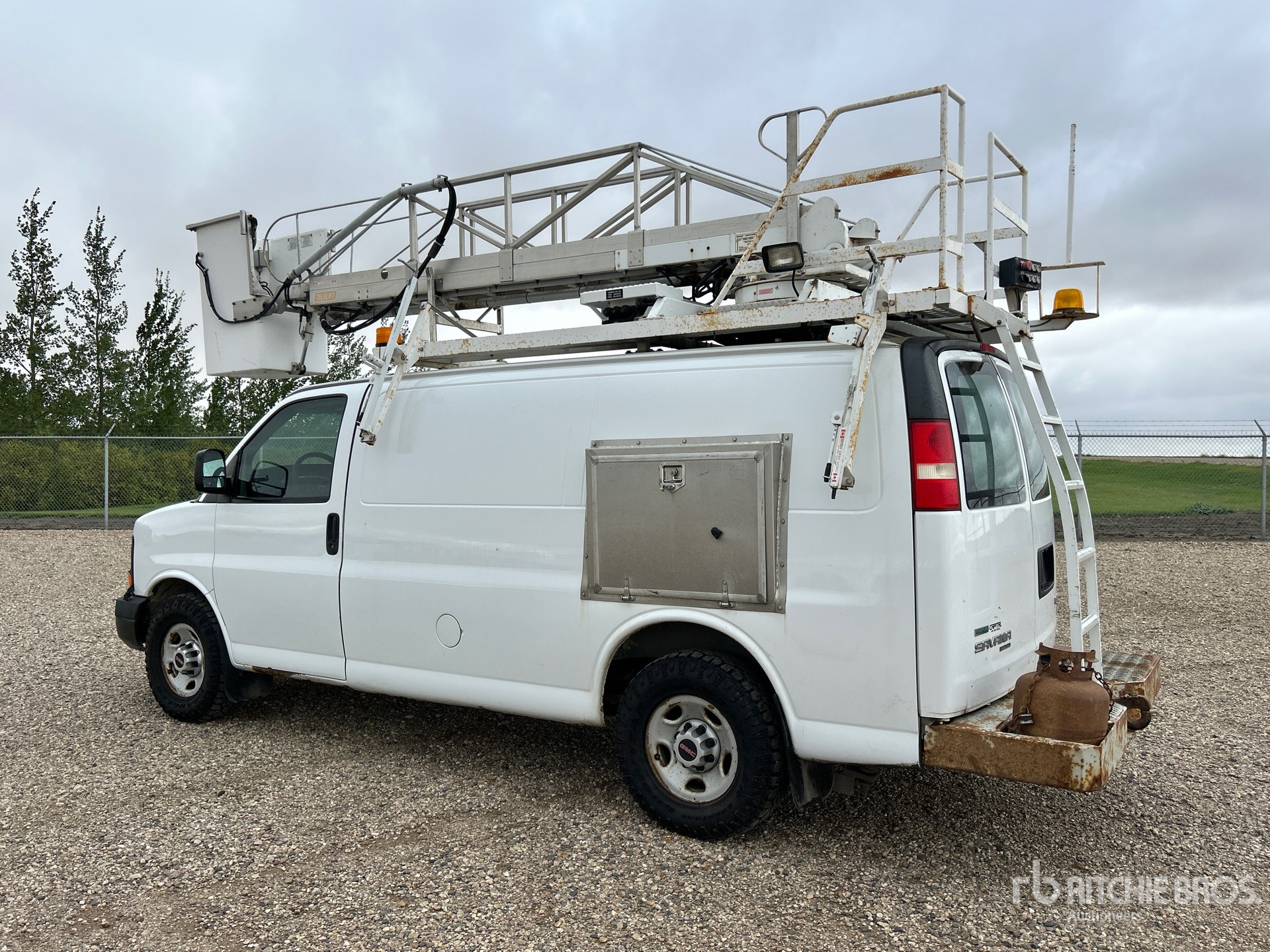 2011 GMC G3500