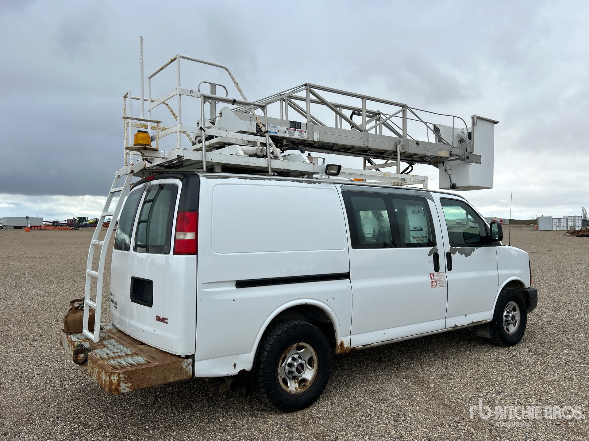 2011 GMC G3500