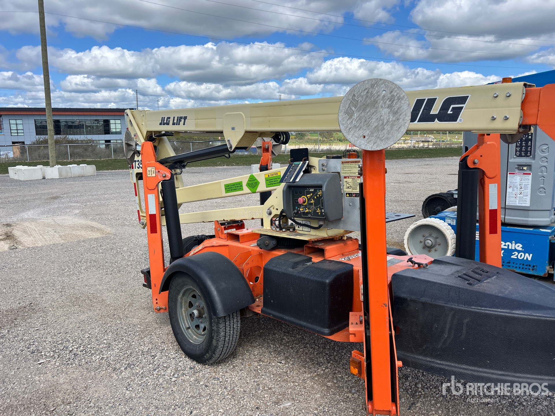 2020 JLG T350