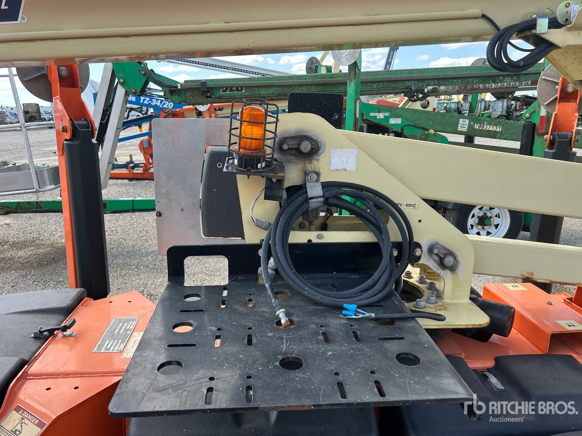 2020 JLG T350