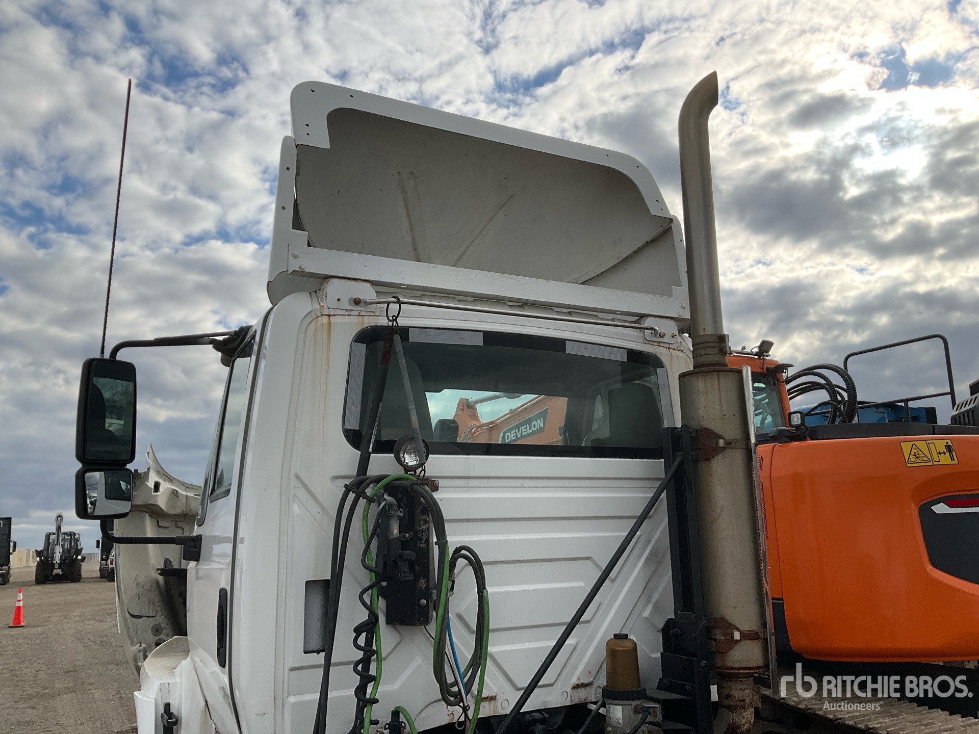 2005 International 8600