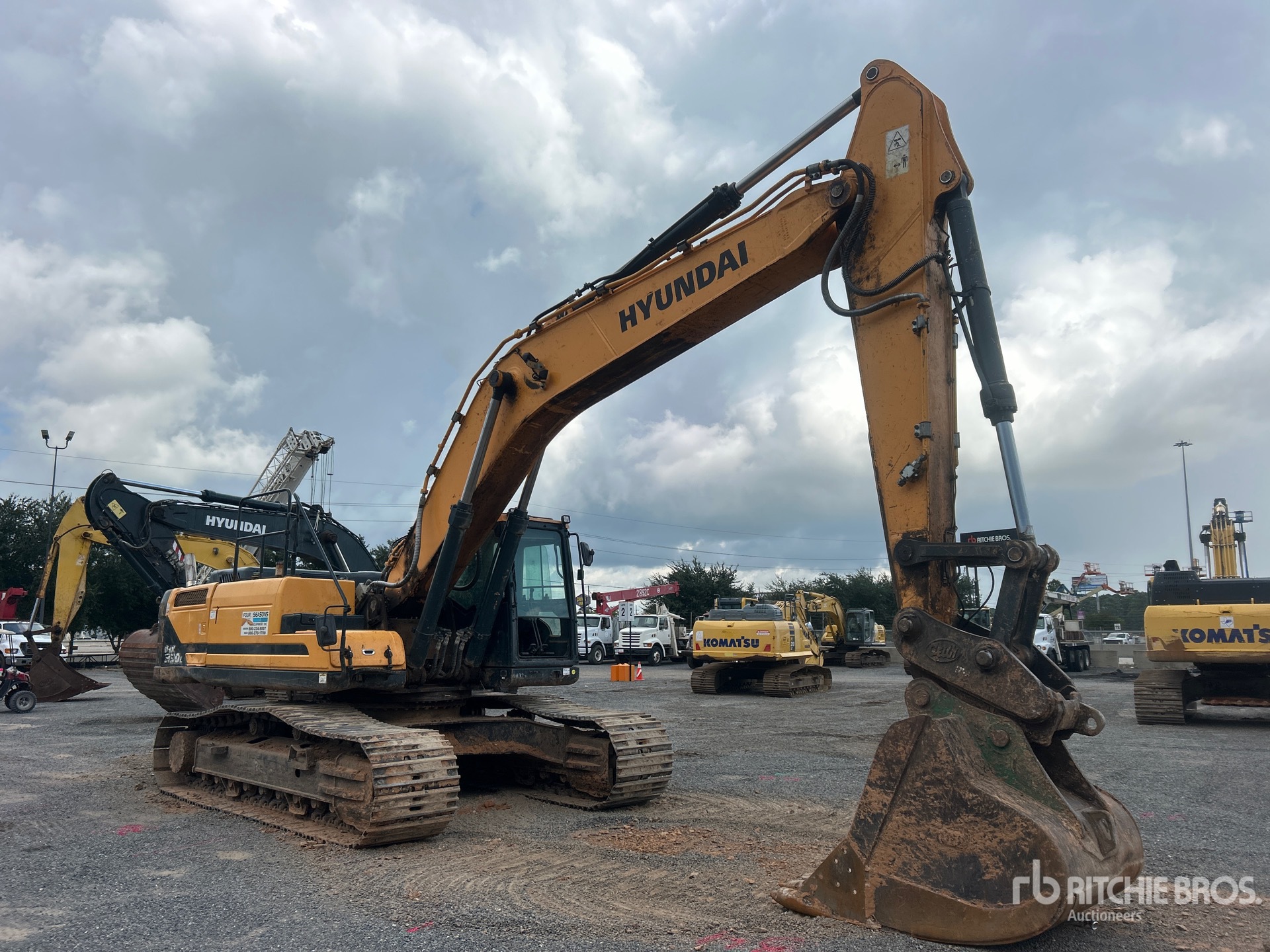 2018 Hyundai HX330L