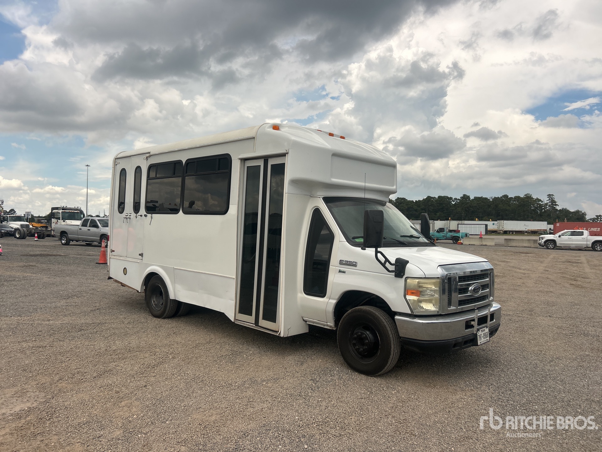 2011 Ford E350