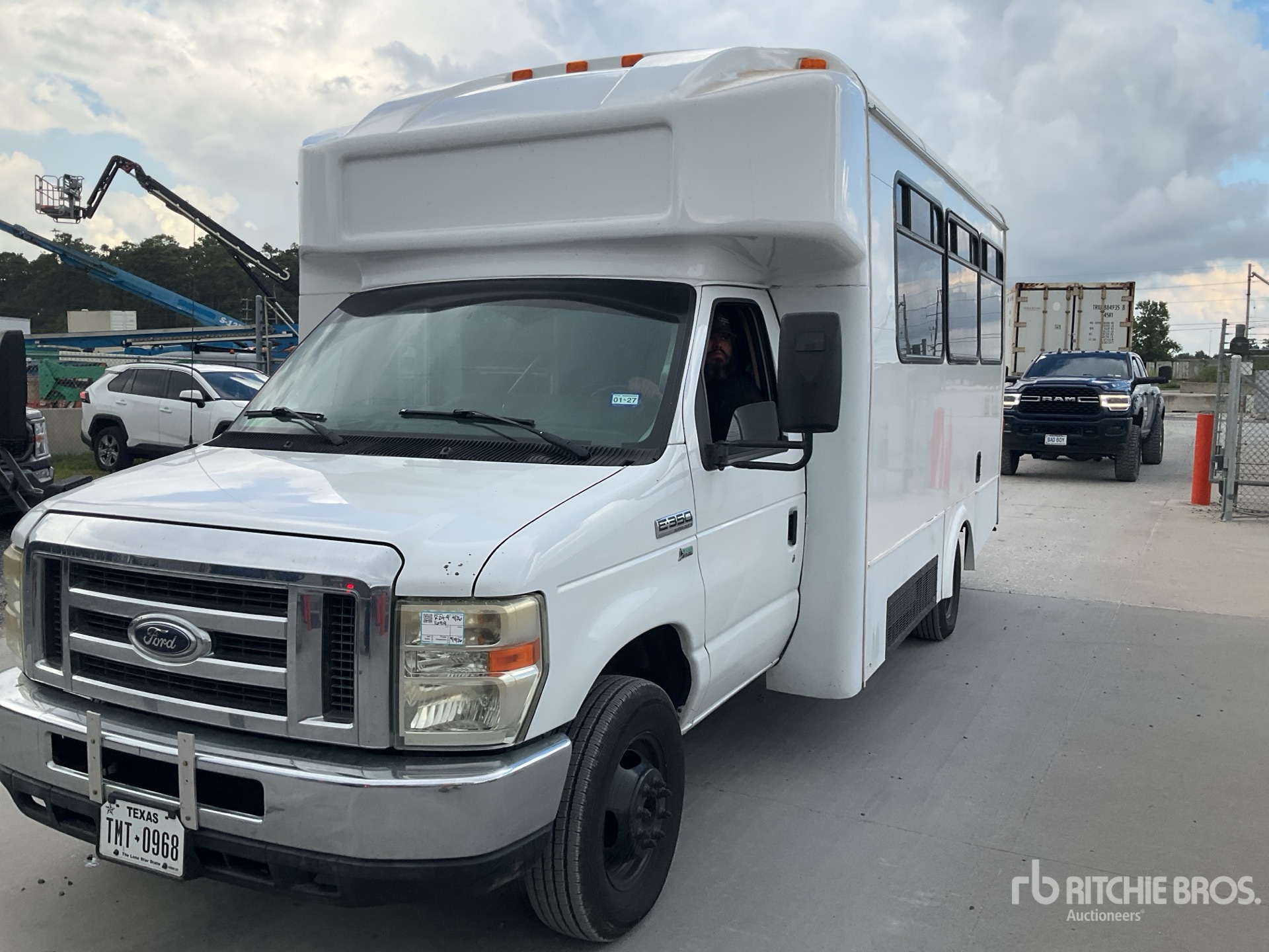 2011 Ford E350