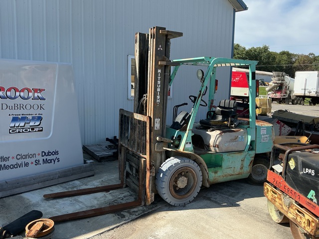 Mitsubishi FG30 5400 lb Pneumatic Tire Forklift