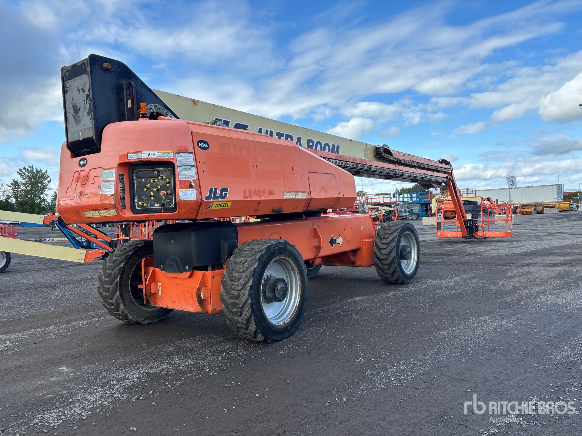 2014 JLG 1350SJP